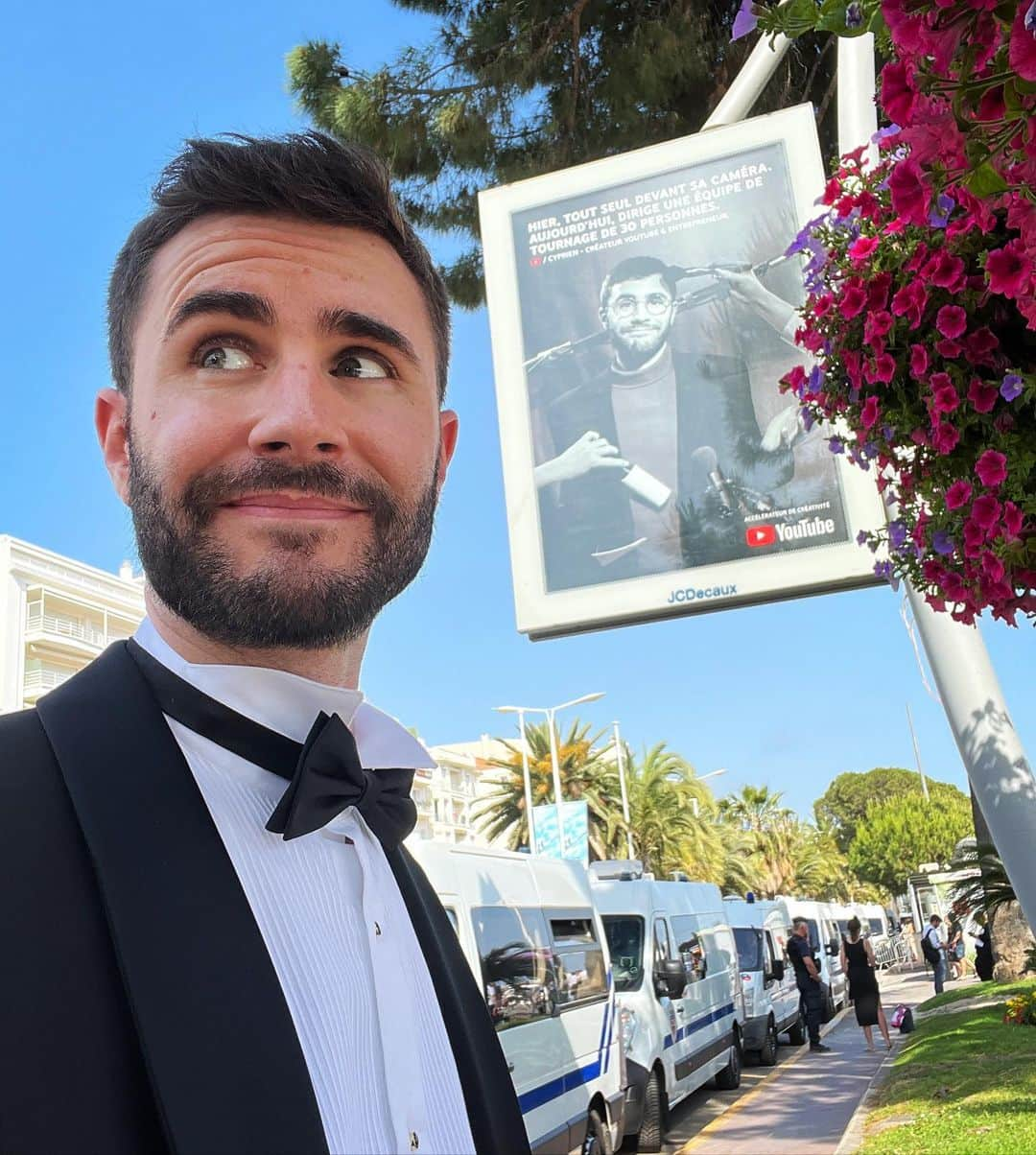 Cyprienのインスタグラム：「L’affiche avec ma gueule au Festival de Cannes, ça fait quelque chose. 15 ans sur YouTube et y’a toujours des surprises, merci pour ça 🕴❤️」