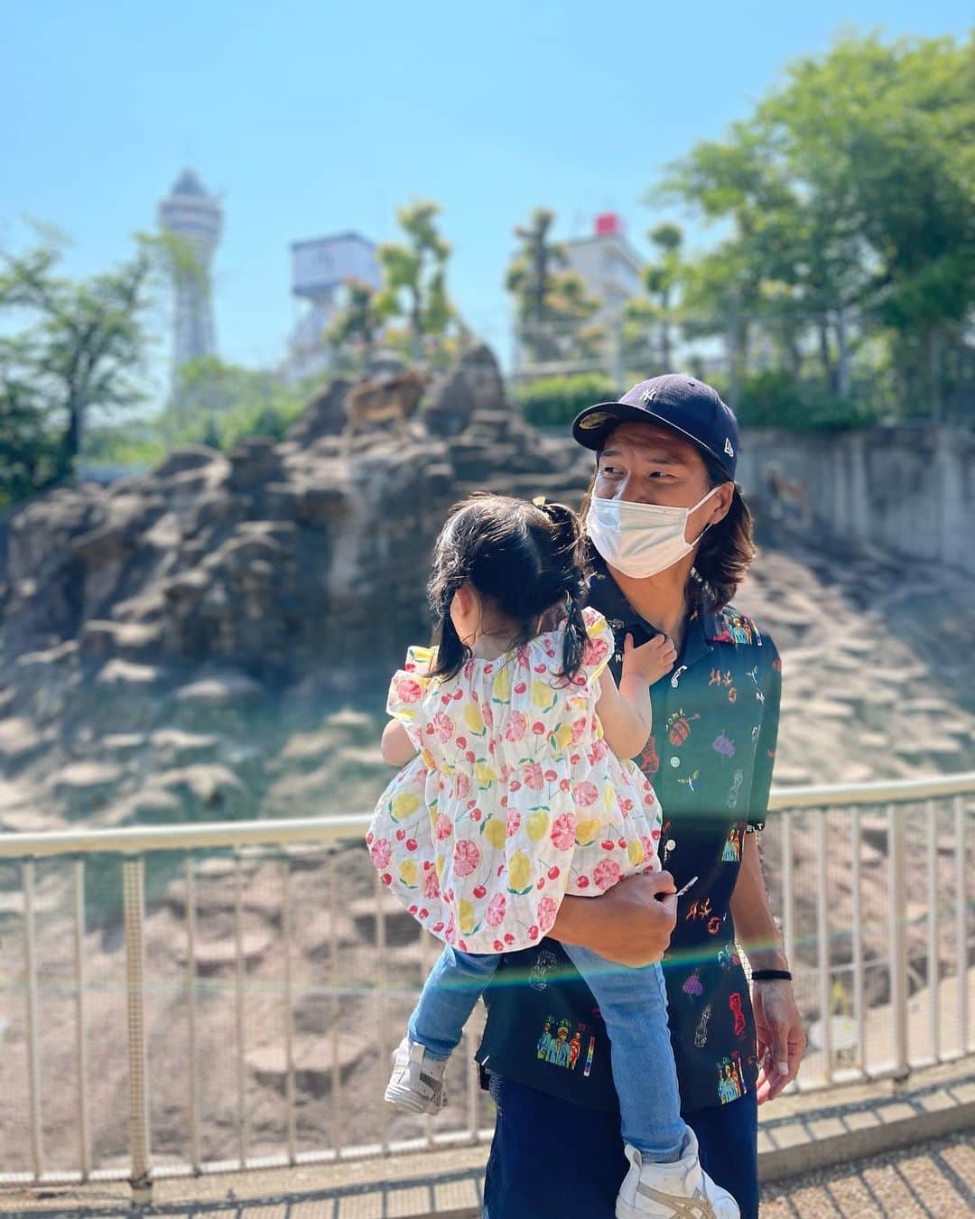 山下達也さんのインスタグラム写真 - (山下達也Instagram)「天王寺動物園。  #みんなダービーお疲れ様 #ナイス勝利 #おかげでいいオフ過ごせました #シャツスタイル #通天閣 #また明日から頑張ろう」5月22日 19時36分 - yamagozero