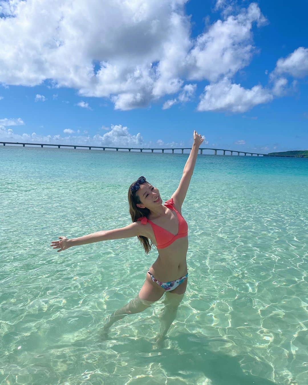 水越愛華のインスタグラム：「今1番行きたい所かも〜  #宮古島  去年の写真🤭」