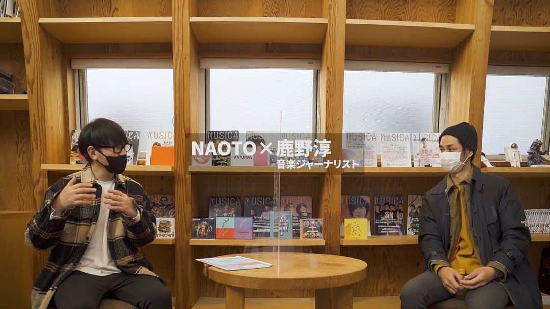 ORANGE RANGEのインスタグラム：「NAOTO×鹿野 淳（音楽ジャーナリスト／「VIVA LA ROCK」プロデューサー）の対談トレーラー映像が公開🎬  昨年迎えた結成20周年を記念して、それぞれの“CONTINUE”を胸に各界の第一線で活躍する方々をお迎えした特別な対談集が、5月20日に発売📖  本誌の発売に合わせて、NAOTOと音楽ジャーナリスト・VIVA LA ROCK」プロデューサーの鹿野 淳の対談模様を収めたトレーラー映像を公開しました👥  ORANGE RANGE "CONTINUE" - NAOTO×鹿野 淳（Trailer） https://youtu.be/dCkJtP4nuv4 Filmed＆Edited by：FULLER  「CONTINUE -ORANGE RANGE 20th Anniversary Book-」  定価：2,420円（本体2,200円+税10%） 発売：2022年5月20日 判型：A5正寸（148mm×210mm） https://www.rittor-music.co.jp/product/detail/3121343006/ @orangerange_official @naotohiroyama @sikappe」