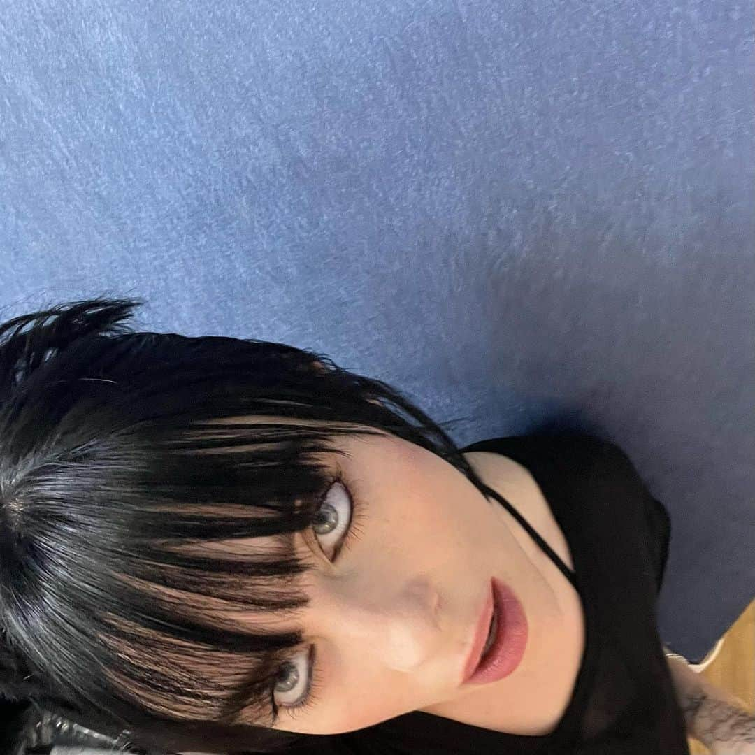 ビリー・アイリッシュさんのインスタグラム写真 - (ビリー・アイリッシュInstagram)「📲」5月22日 13時41分 - billieeilish