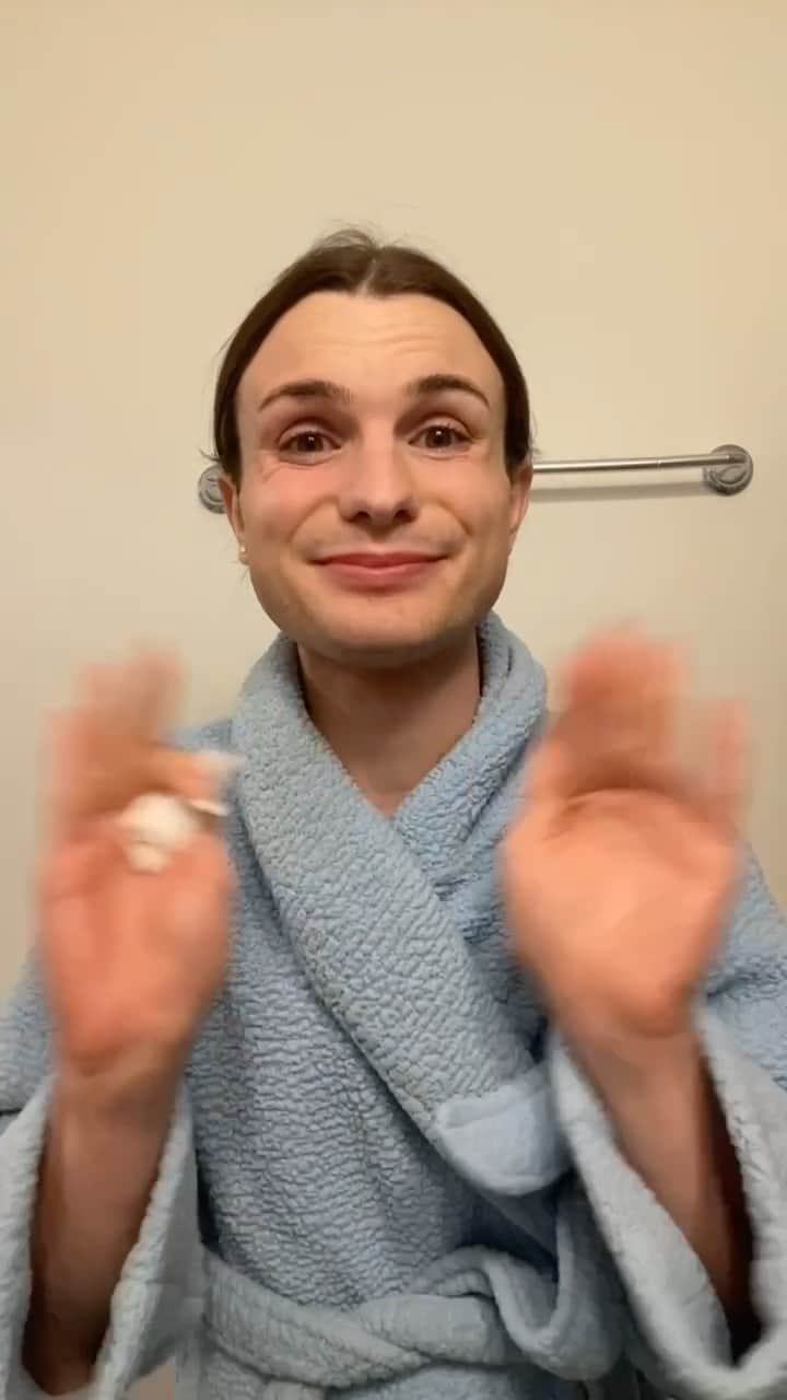 DYLAN MULVANEYのインスタグラム：「Day 71- ride share creep #trans」