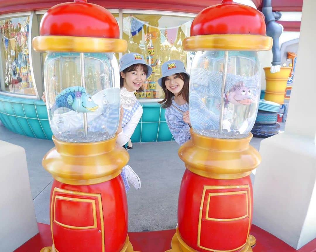 堀有里さんのインスタグラム写真 - (堀有里Instagram)「この写真お気に入り❤️  #TDL #TDR #ディズニーランド　#ディズニー　#楽しい　#toontown #disneyland #disney #ディズニーコーデ #ギンガムチェック　#トイストーリー　#ディズニー写真 #おそろいコーデ #オソロコーデ」5月22日 15時56分 - _horiyuri_