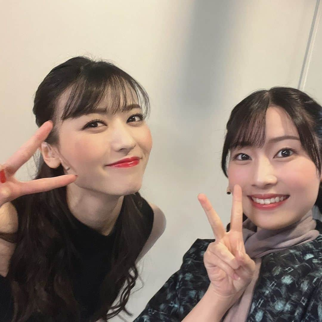 矢島舞美さんのインスタグラム写真 - (矢島舞美Instagram)「. 本日も舞台『フラガール-dance for smile-』ご来場、応援、誠にありがとうございました！スタンディングオベーション、感動してしまいます。この2時間15分が、誰かの希望になったり、心に残る時間になっていたら嬉しいです。 今日は、#朝倉ふゆな ちゃんとの写真♡お互い3度目の出演になります！！ しっかりもののふゆちゃん♡頼もしくて安心感です☺️♡ ついに公演も残り1公演のみとなってしまいました！みんなで最高の景色を見られるように、最後まで気を抜かず全力で、がんばっぺー✊ . . #フラガール#舞台#矢島舞美」5月22日 15時49分 - maimiyajima_official_uf