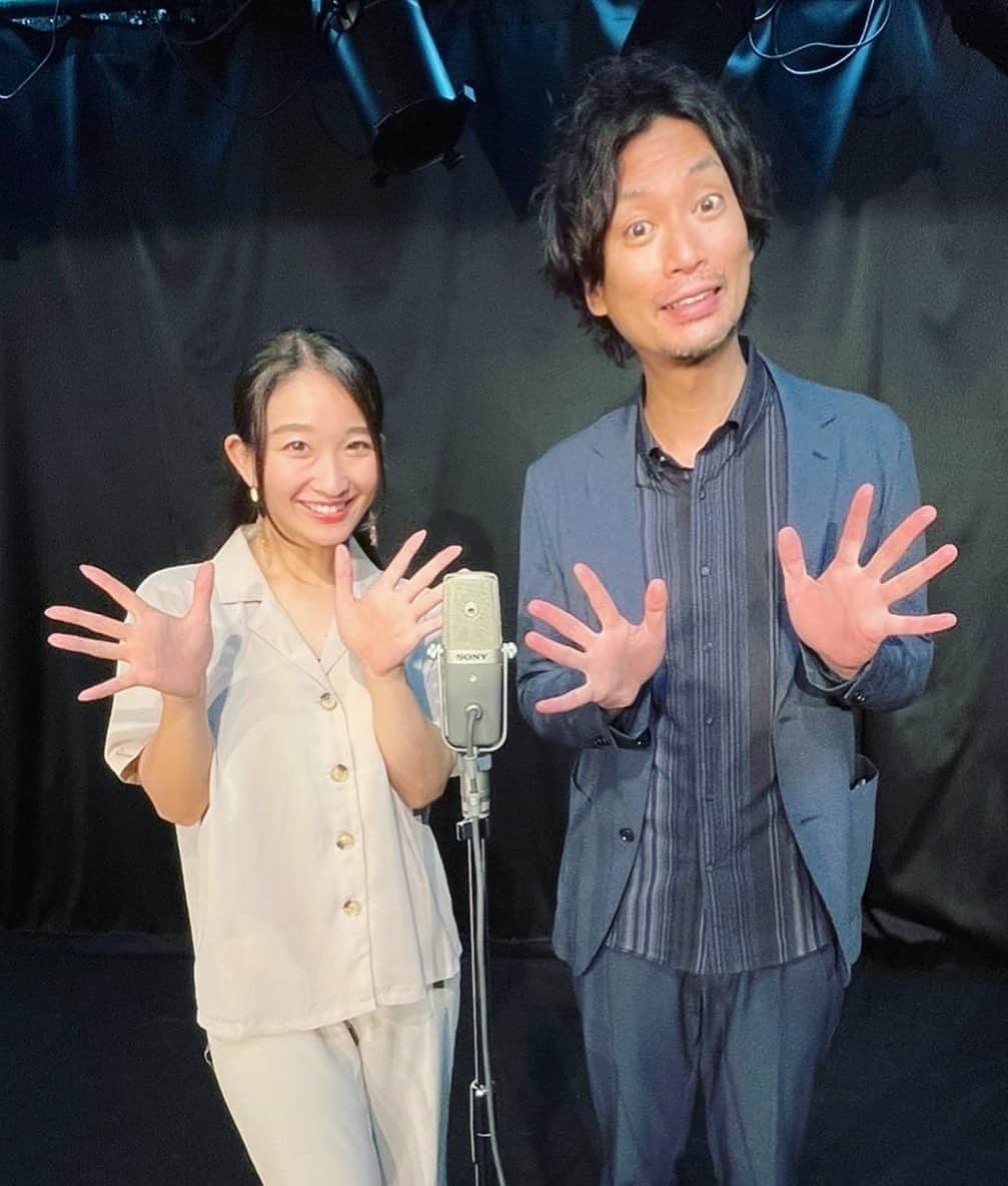 のインスタグラム：「あらためまして #安達漫才 本当にありがとうございました!!  すごく良い経験で、勉強で!!  大変だったけれど何より楽しかったです☺︎☺︎  人生最初で最後の漫才だと思って挑戦しましたが、もしまた機会をいただけるのであればその時は全力で頑張りたいです。笑  サンパチマイクと私🎙のチェキや落書き台本がネット販売されていますのでもし良かったらご購入お願いします🙏🏻💗 グッズはこちらから⬇️ https://contestage.official.ec」