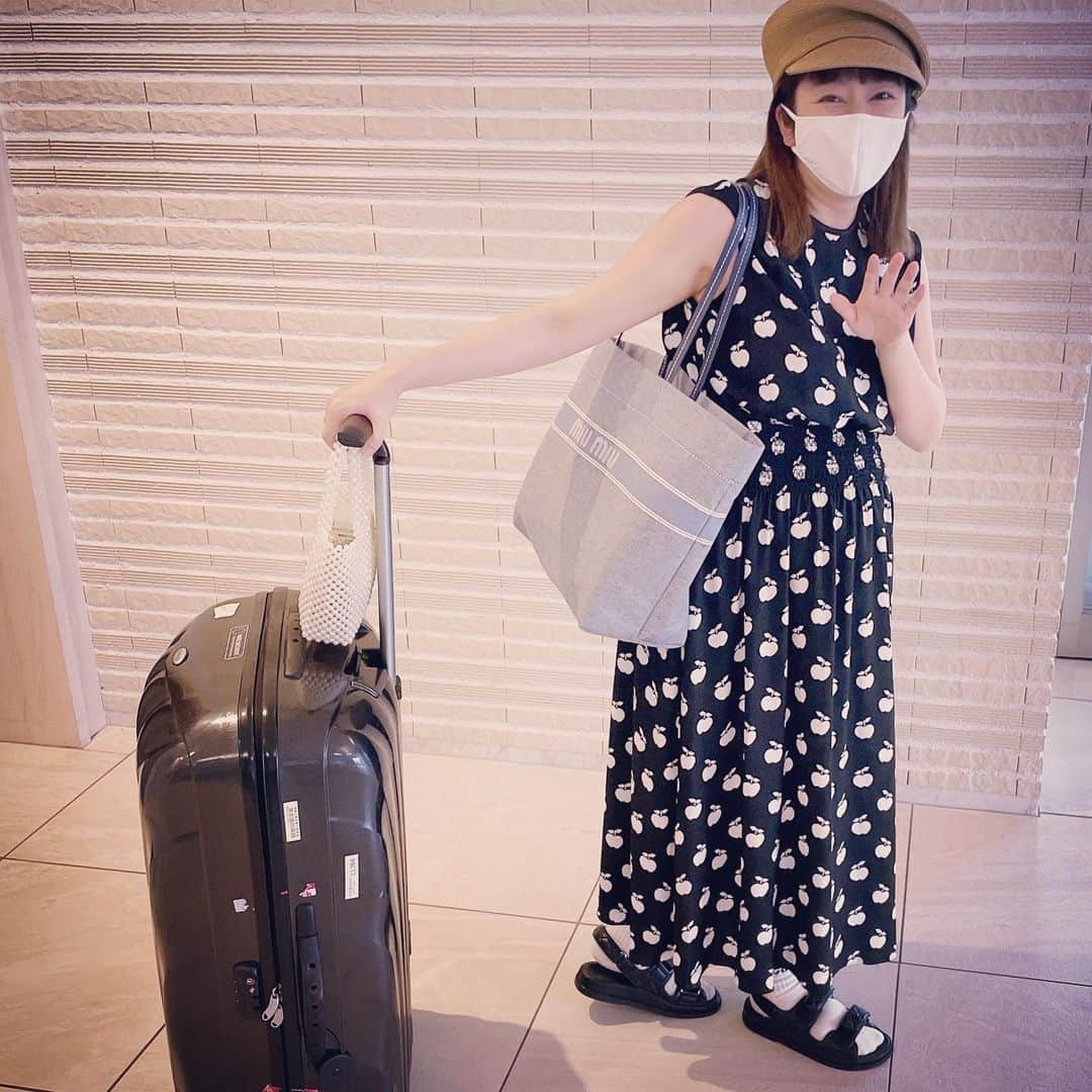 のインスタグラム：「🧳♡  早まりまして，行ってきます♡  #入院 #臨月 #ドキワク #instadiary」