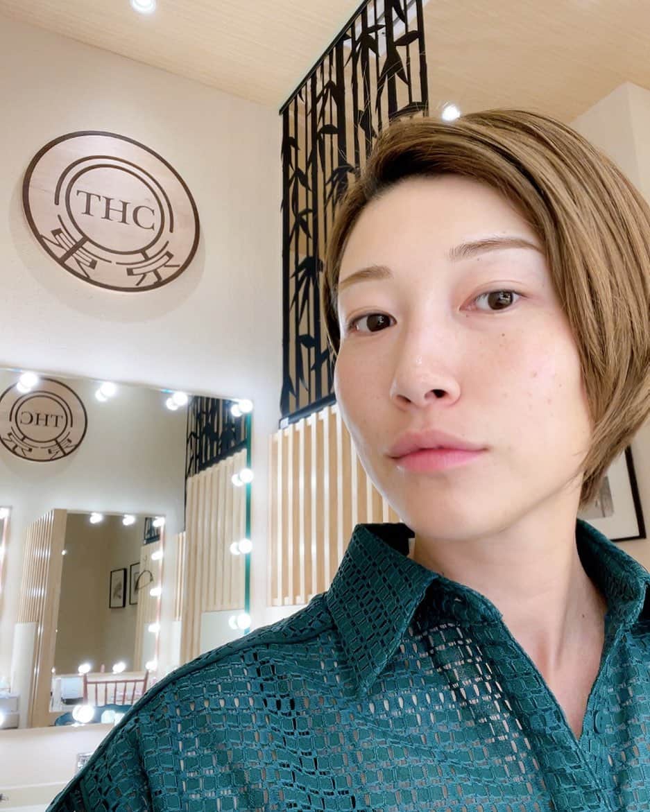 狩野舞子さんのインスタグラム写真 - (狩野舞子Instagram)「・ お肌を生き返らせるために @tokyo_hills_clinic さんへ💓 ・ ゴルフを始めてから紫外線を浴びる時間が極端に長くなり、ずっとお肌の状態が心配でした😭 メニューはいつも通り ピーリング レーザートーニング 美肌トリートメントの3点セット✨ 終わった直後からぷるっぷるのお肌に毎回感動します🥺 いつもありがとうございます💓 ・ #tokyohillsclinic  #東京ヒルズクリニック #銀座院」5月22日 17時36分 - kanochan715