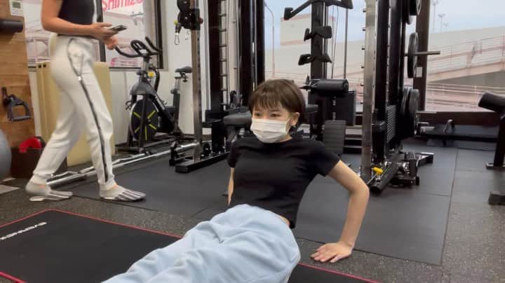 富久美玲のインスタグラム：「_ . 幼児体型プヨプヨお腹おさらば計画💪 〜Vシット編〜 . #パーソナルトレーニング#gym#link」