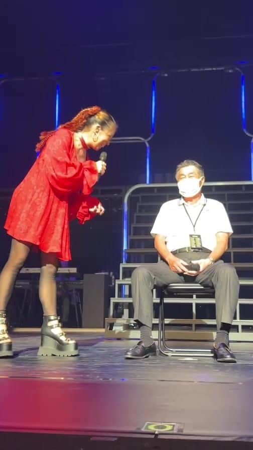 AIのインスタグラム：「ダダへ Dear Dada👨‍🦳今日のツアー宮崎公演で初めてダダの前で歌いました😭  6/19父の日に『パパへ』を贈ってね💐  Let’s celebrate Father’s Day in June 19!!!」