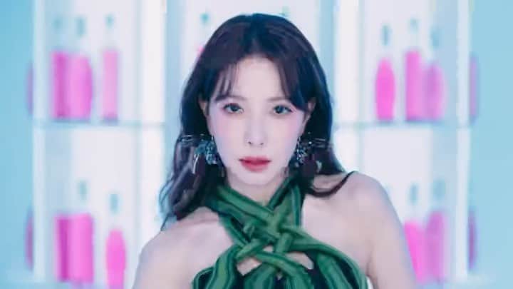 BoAのインスタグラム：「The greatest MV teaser  5.23 18:00 ❤️ 아 뿌듯!  내일 꼭 봐~~🥰 皆んな明日チェックしてね😘」