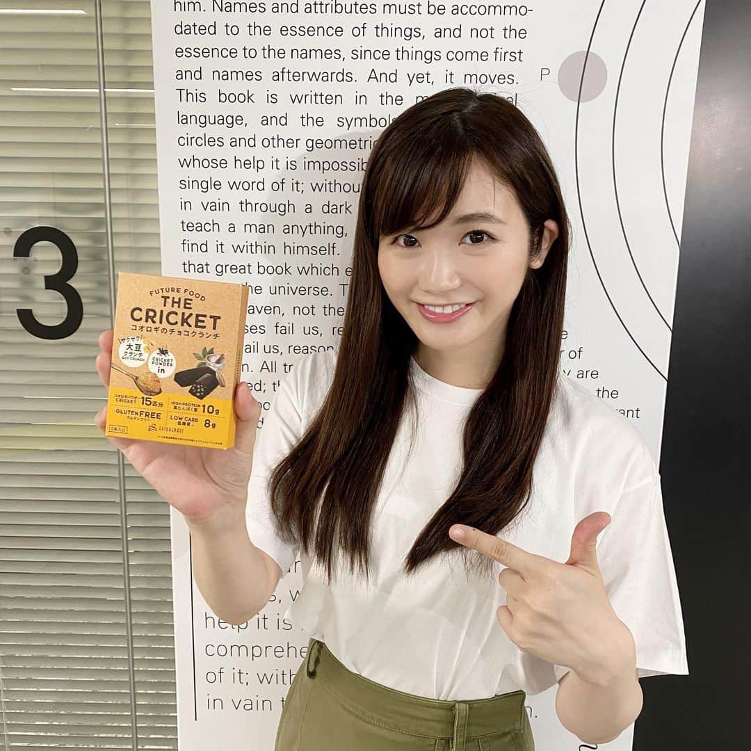 榎本麗美のインスタグラム：「今日は、 #日本宇宙少年団  東京日本橋分団 @yac_nihonbashi  のプレイベント日🚀  宇宙教育リーダーのNさんからコオロギのチョコクランチのお土産を頂きました✨ パッケージみたら、高崎経済大学発ベンチャーのFUTURENAUTさんのチョコ〜🍫嬉しいな🥰  プレイベントの事はまた書きますね！  #昆虫食 #sdgs  #宇宙 #東京日本橋分団 #昆虫食を宇宙食にしたい」