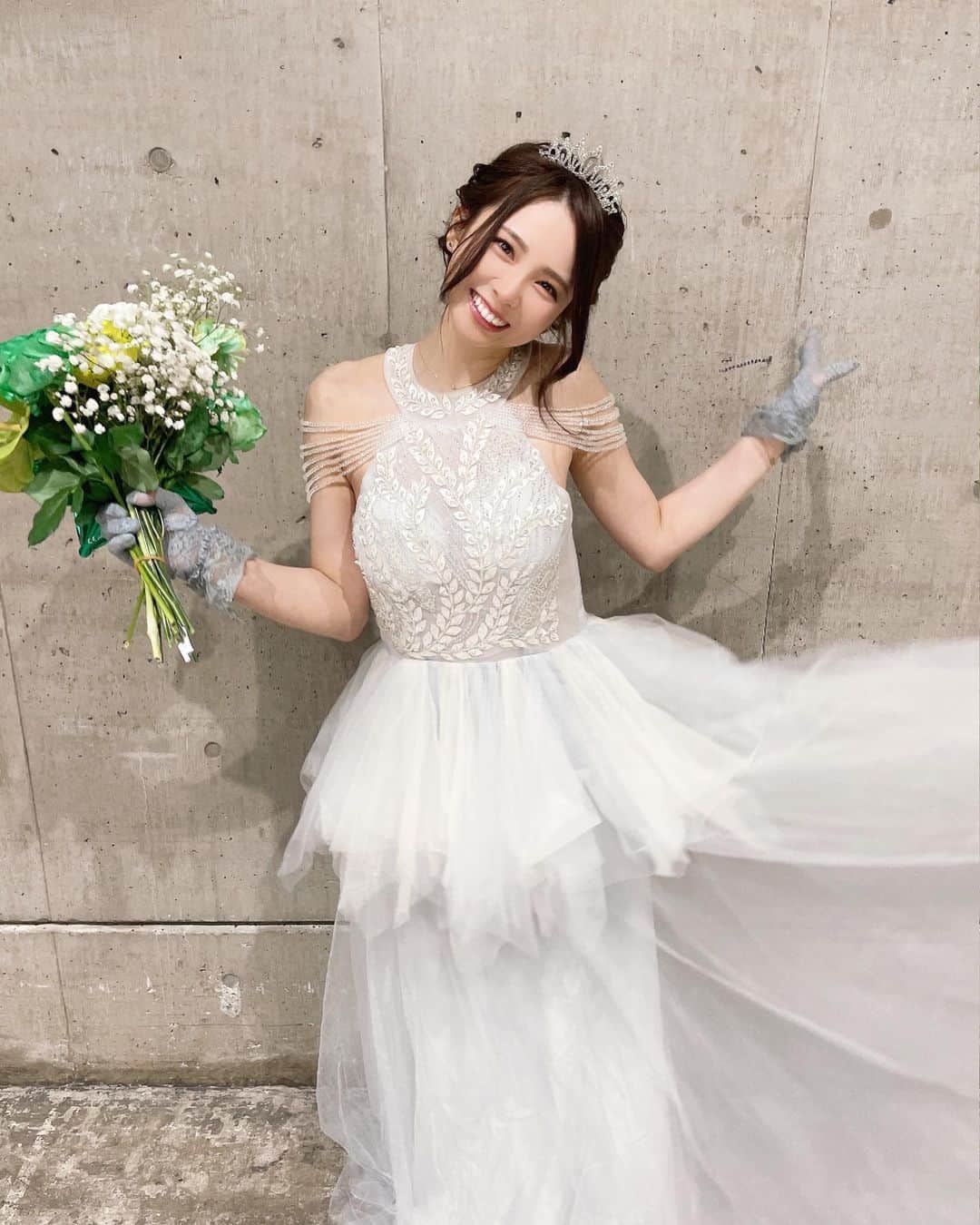 西村歩乃果のインスタグラム：「アイドルとしての 最後のトーク会終わりました！！ みなさんに見つけてもらえて、 応援してもらえて 幸せでした。  ありがとう  素敵なお花もありがとうね！  #iDOL #ドレス　#dress」