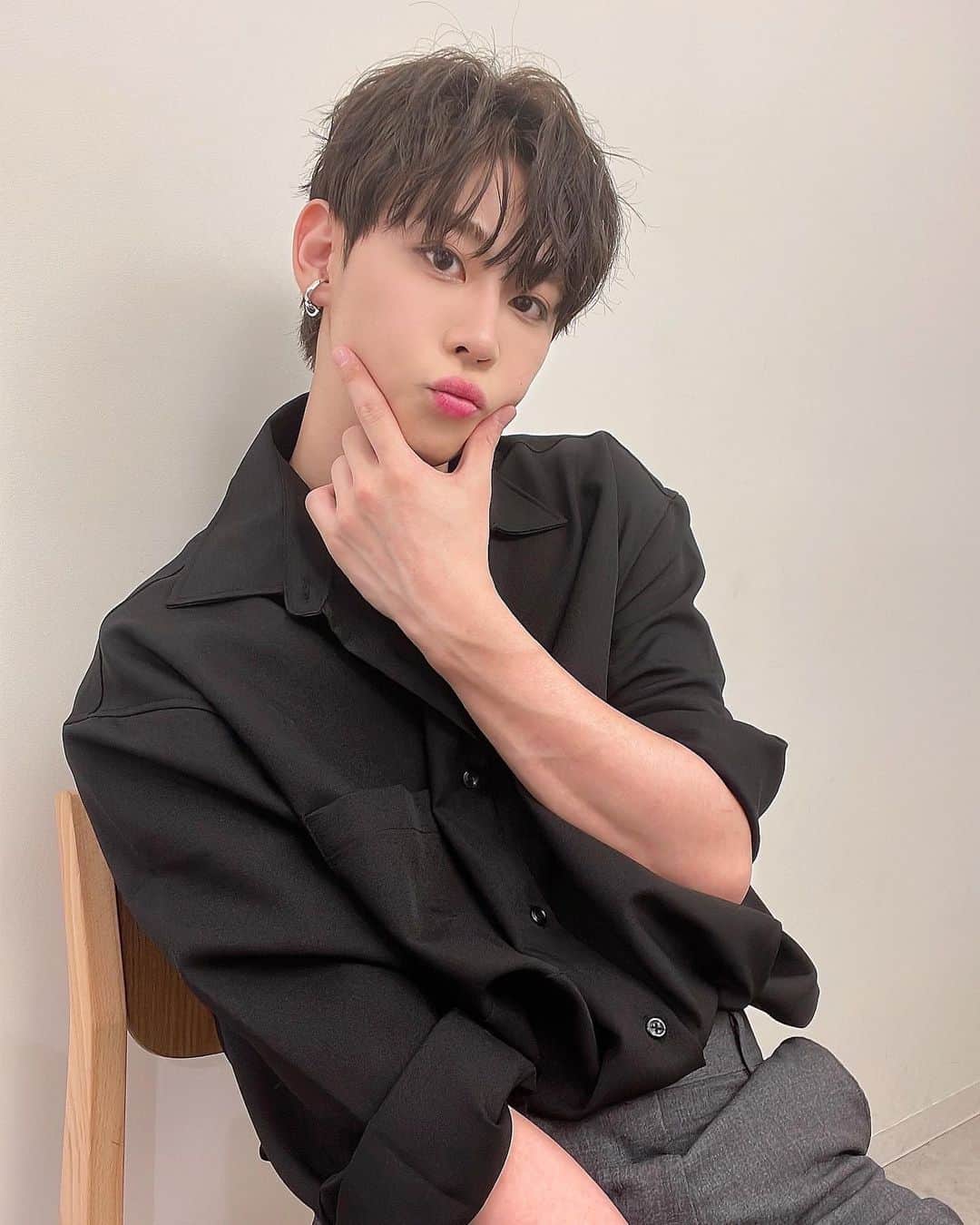 上原潤（JUNE）のインスタグラム：「Miss you guys🤔」
