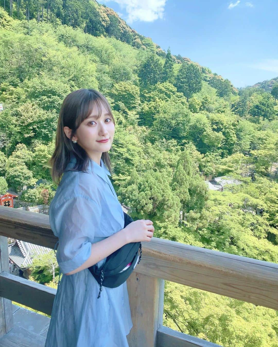 南早紀のインスタグラム：「初めて家族で旅行に行ってきました☺️ 大阪と京都へ行ってきたのですが、本当に楽しかったな〜。 ３枚目のモザイクの中にお母さんがいます笑 また旅行に行きたいな✨」