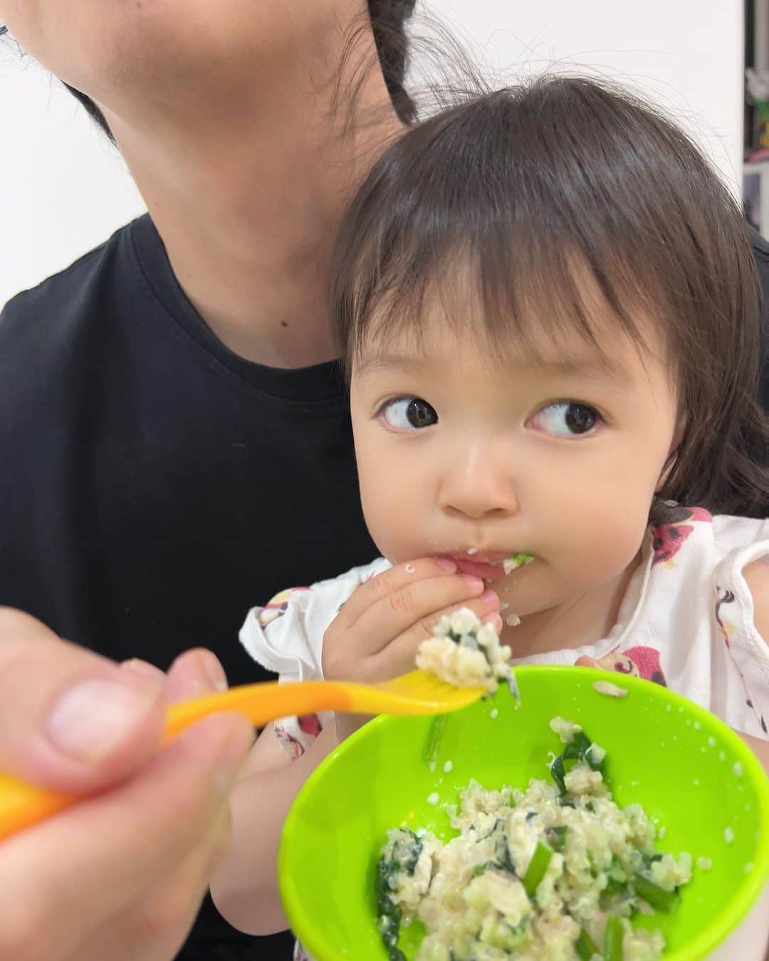 アレクサンダーのインスタグラム：「もぐもぐもぐ💭  #よく食べてる美人ちゃん #キヌア食べてます」