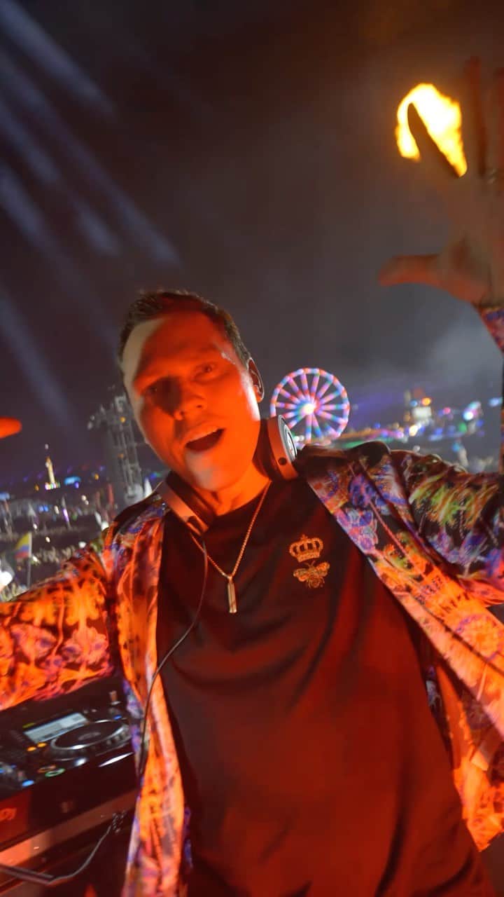 ティエストのインスタグラム：「Thank you @edc_lasvegas ❤️ ! That was EPIC 🔥🔥  #kineticBLOOM #EDCLV2022 🎥 @harrisonferrante」