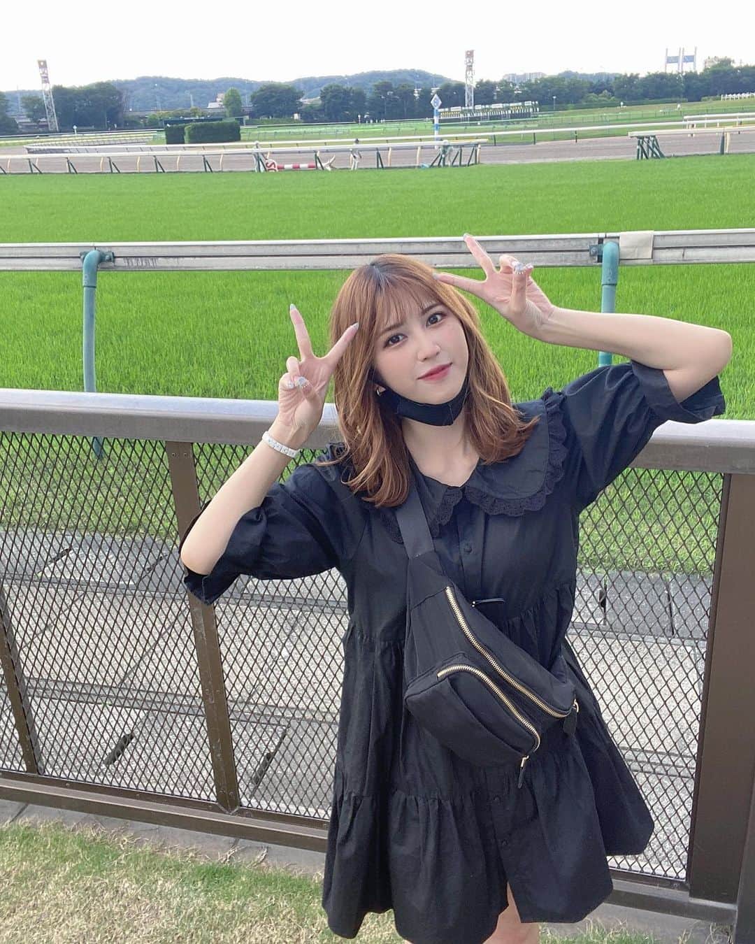 松本鈴香さんのインスタグラム写真 - (松本鈴香Instagram)「最近毎週競馬場♡ ⁡ ほんとに楽しいな〜！！！」5月23日 11時19分 - riri_nanatsumori