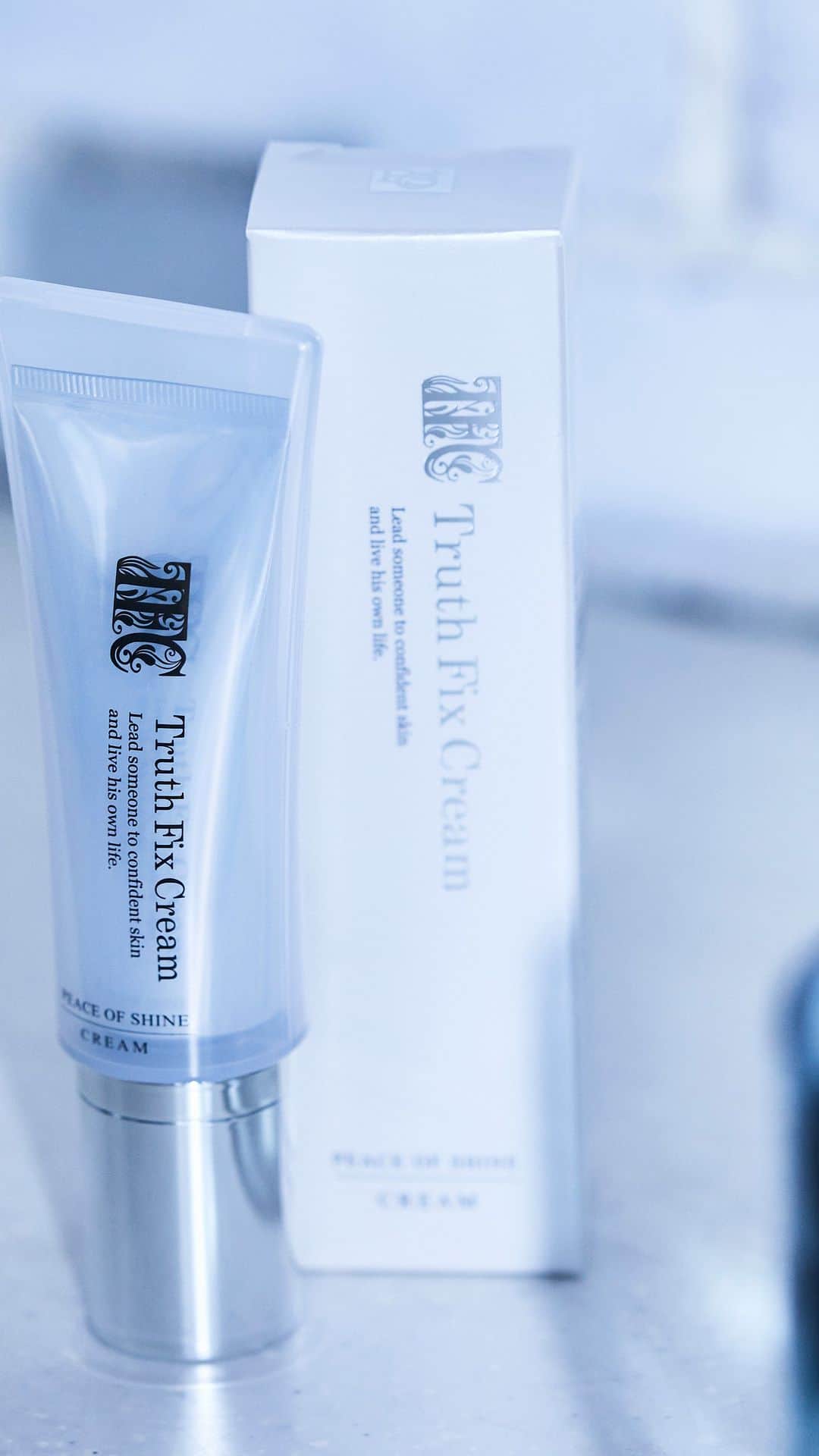 ピースオブシャイン株式会社のインスタグラム：「【TRUTH FIX CREAM】  ノンシリコン(シリコン不使用)＆次世代レチノール(ビーガンレチノール)高配合  最高級の純度100%シルクエキスを水の代わりに使用し、軽めのテクスチャーながら、高い保湿力と美容効果を実現  「エイジングケア特化型 Perfectシルククリーム」  peaceofshine最高傑作の一つとなるシルククリームで、至高のエイジングケアを」