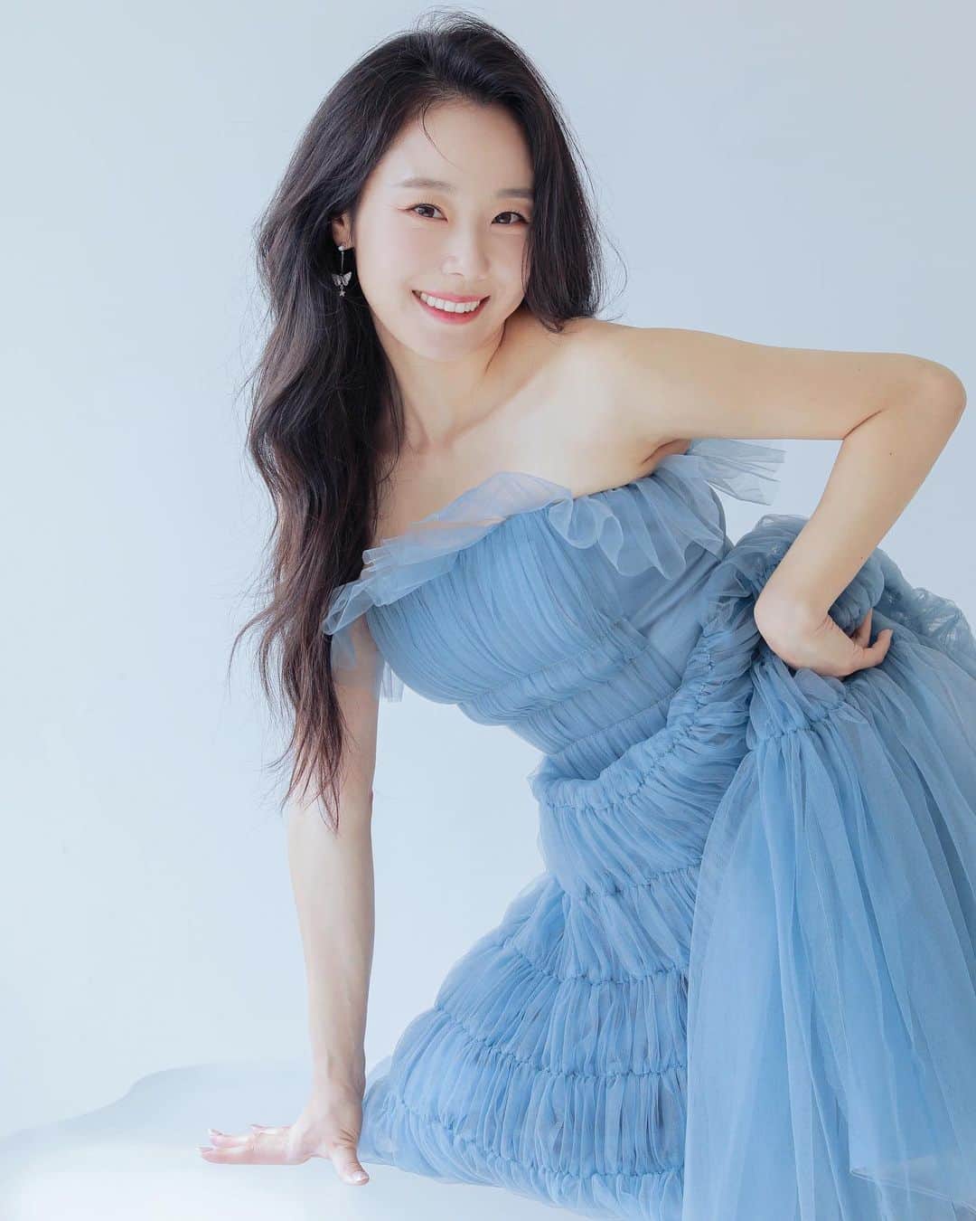イ・シウォンのインスタグラム：「🌻🌻🌻🌻🌻🌻🌻  내 주변 사람들이 항상 내게 사랑을 듬뿍 줘서 이런 사랑스러운 사진이 나왔나보다. 감사합니다. 저도 많이 사랑을 줄게요!  #주고받기 #때로는배로주기」