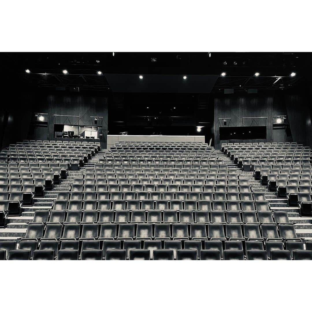 井之脇海さんのインスタグラム写真 - (井之脇海Instagram)「舞台「エレファント・ソング」 東京公演、無事に幕を下ろすことができました。ありがとうございました🐘  残るは、愛知公演と大阪公演の3公演。  でも、それらの公演は、決してカウントできるものではなく、ひとつひとつの時間を大切に、集中して、マイケルとして生きます。  愛知近郊の方、大阪近郊の方、劇場でお待ちしています🙋‍♂️  #エレファントソング #theelephantsong  #刈谷市総合文化センター #cooljapanparkosaka #ttホール」5月23日 12時28分 - kai_inowaki