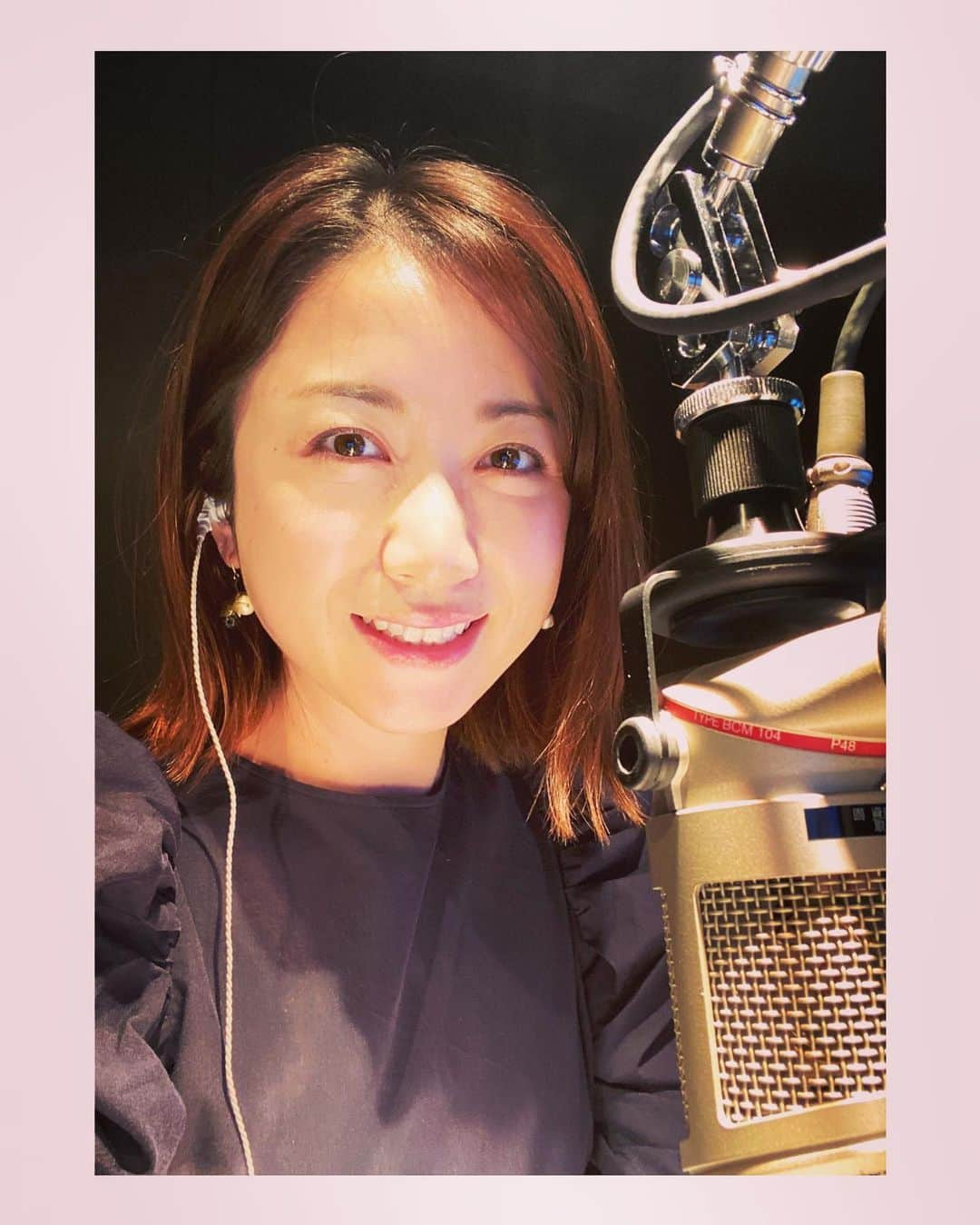 上山真未のインスタグラム：「⁡ 今日はスイッチのナレーションを 担当しました🎙✨ ⁡ 声や読みの仕事は正解がなく、 毎回挑戦できるのが楽しいです。 ⁡ がんばるぞ〜！！🌈 ⁡ ⁡ #東海テレビスイッチ #東海テレビ #アナウンサー #上山真未 ⁡ ⁡」