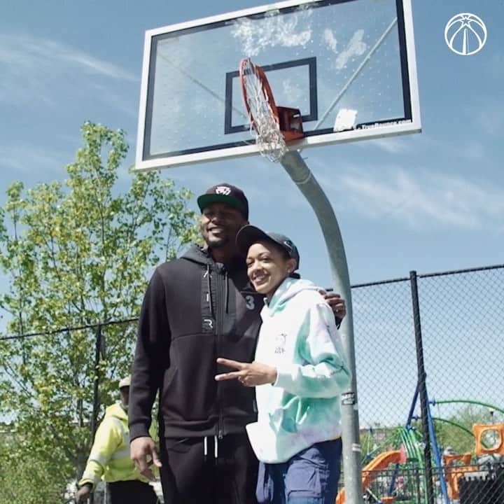 ブラッドリー・ビールのインスタグラム：「@bradbeal3 and @hoopforall have teamed up to refurbish the court at Banneker Rec! 🙌  Come out June 18th for the unveil 🗓」