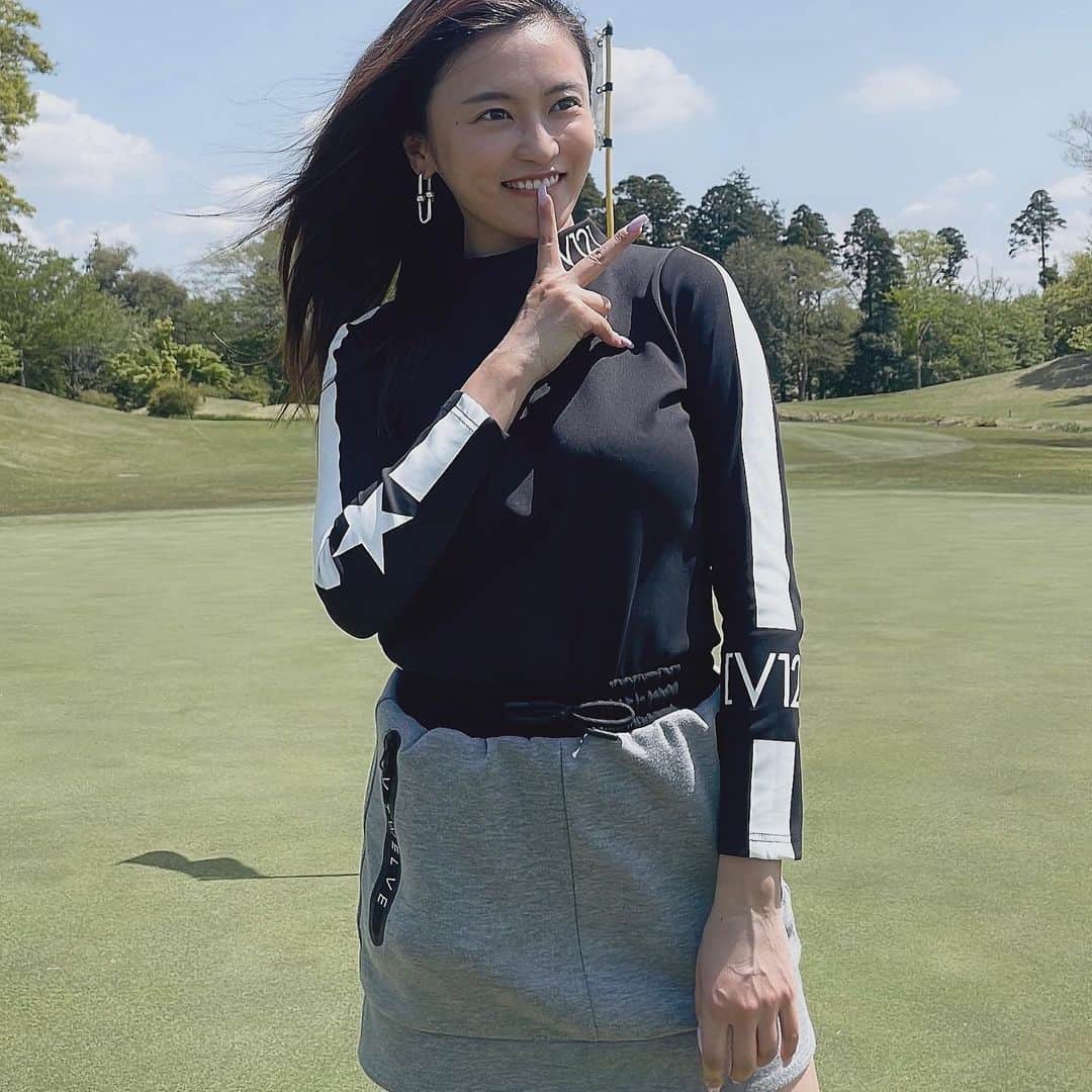 のインスタグラム：「⛳️ 100切ったー🏌️‍♀️✨ （ほぼ）ゴルフのことだけ考え 5ヶ月過ごしてました。 嬉しいー😭 距離短いコースだったから偶然🤣 普段は波が凄いし、平均は115🤣 最近ゴルフ始めたひといたら 一緒に頑張ろー🥰✨」