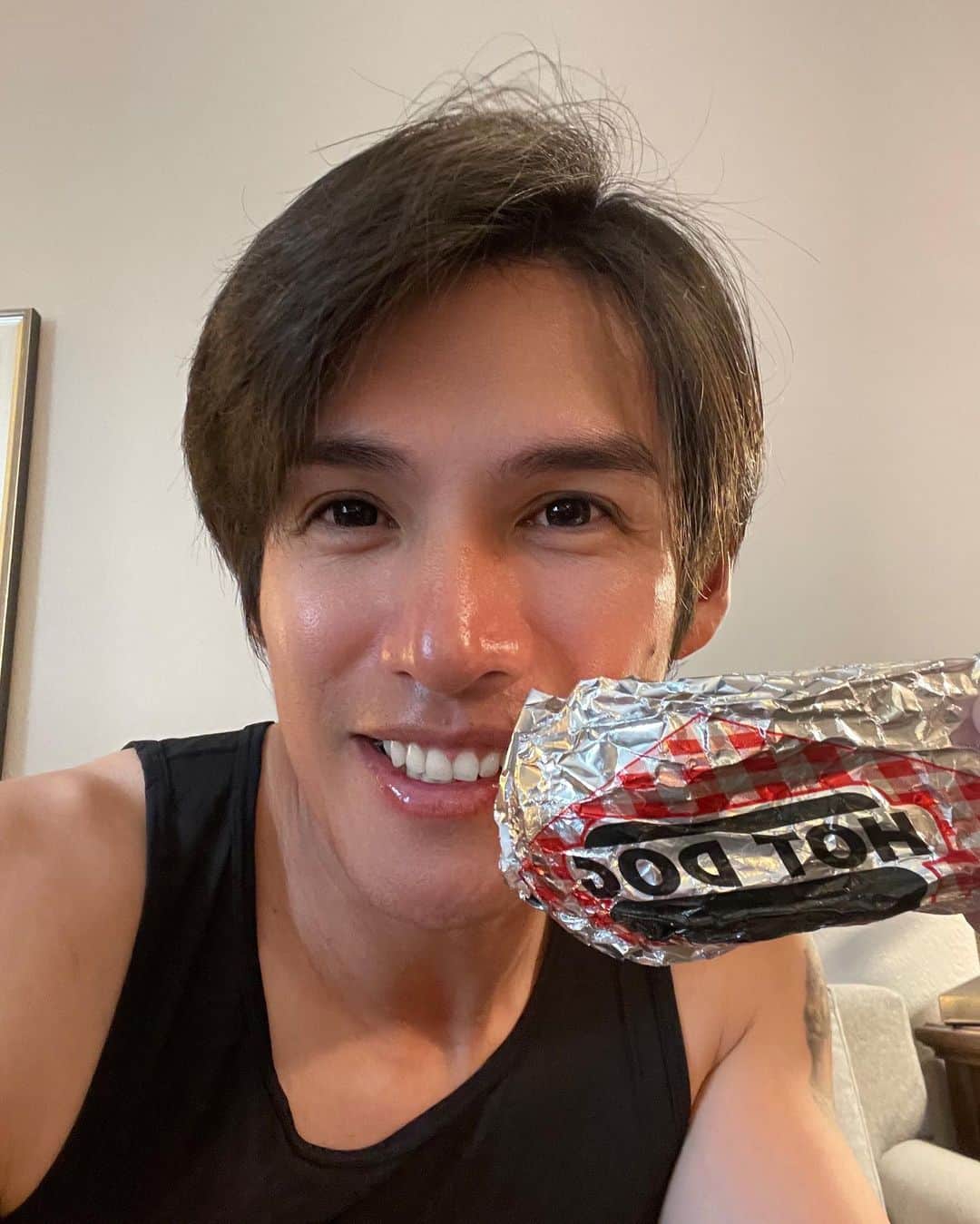 陽岱鋼のインスタグラム：「單場MVP的獎勵🌭️😁隊友的請客」