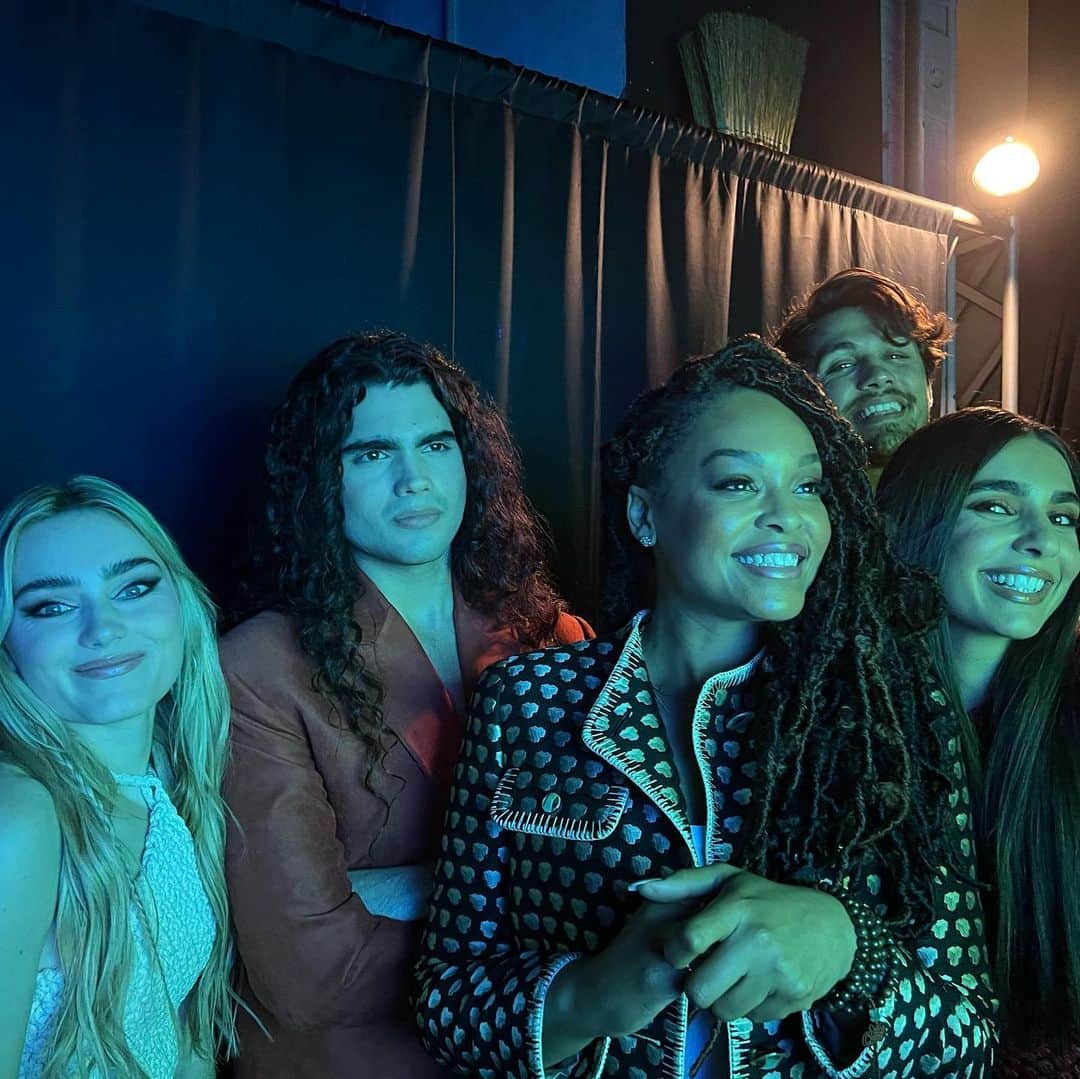 ダニール・ハリスのインスタグラム：「What can I say… this past week was a real high. What a blessing it is to be able to work with people you love and to celebrate the accomplishments of friends old and new. @megdonnelly @drakerodger @jojoflei_  #nidakhurshid @demetria4real @misskajlich …y’all make work fun! @jensenackles @rthompson1138 @renee_reiff words can’t explain how amazing it has been to go down this road with you. Can’t wait to do it all again this fall✌️♥️ ✌️  Congratulations @thecwwalkerindependence @cwgothamknights  @thecwwinchesters  #thewinchesters #spnfamily  Styling: @mwh512  Hair/Makeup: @thenicoleblais」
