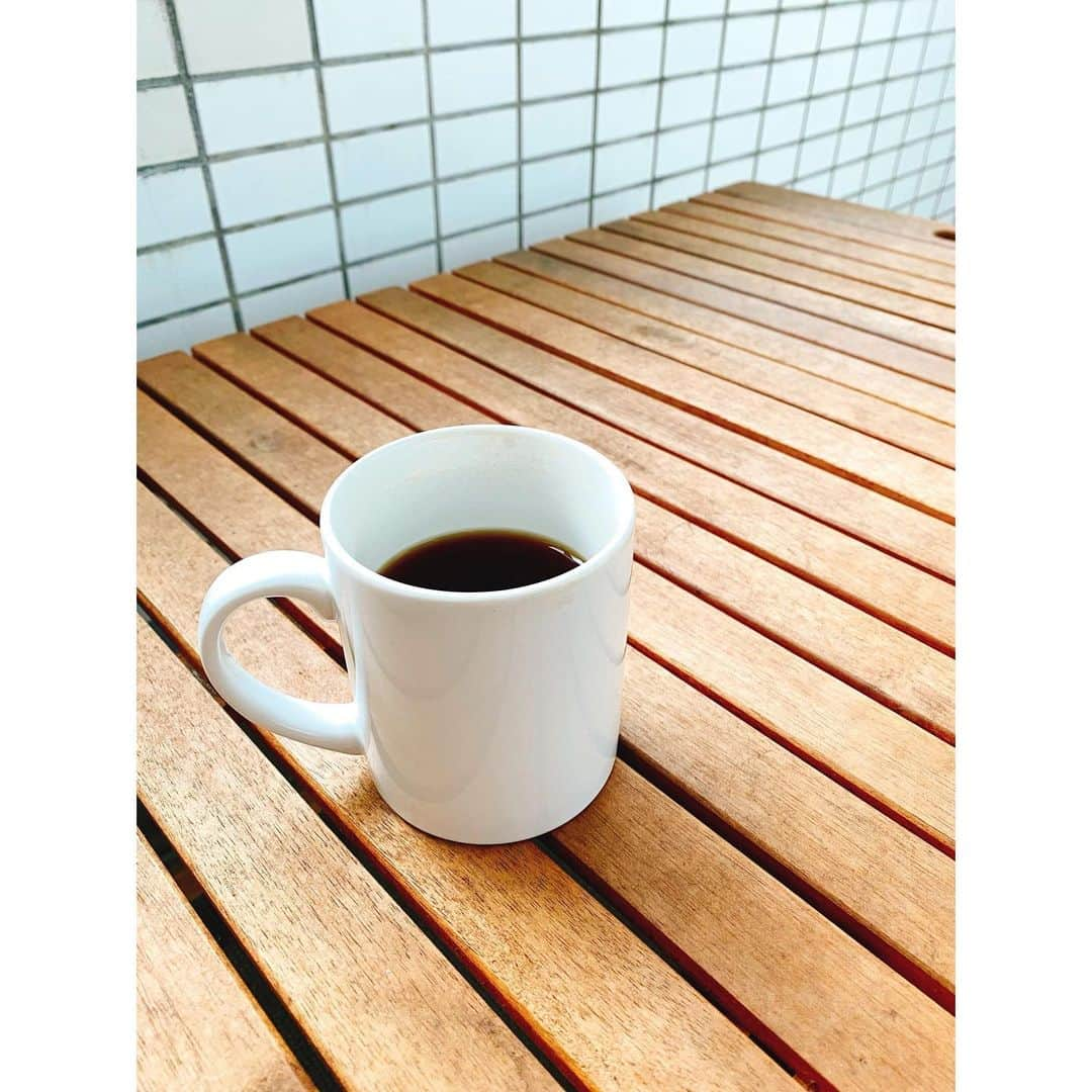 田中萌さんのインスタグラム写真 - (田中萌Instagram)「* 休みの日はベランダでぼーっとするのも好きです☕️  今日は#アベプラ 傑作選です😌 明日は生放送でお会いしましょう🤲  今週も1週間よろしくお願いします♡  #ベランダ#日向ぼっこ#休日の過ごし方#月曜日#お気に入りの#マグカップ#紅茶」5月23日 17時31分 - moetanaka_ex