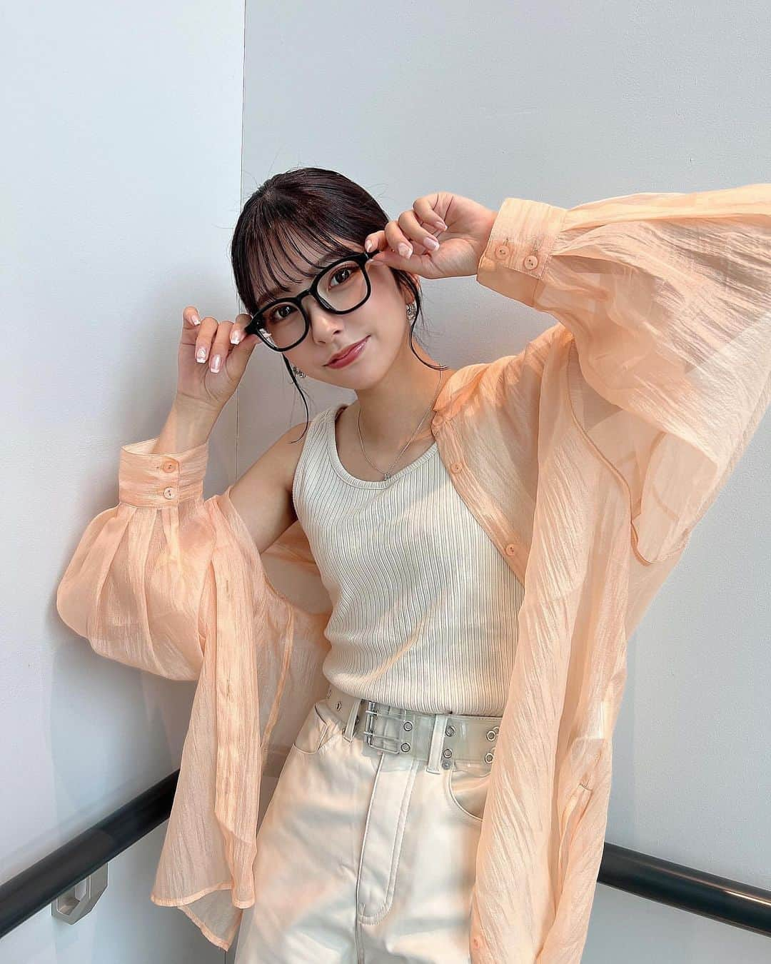 美女美容事情さんのインスタグラム写真 - (美女美容事情Instagram)「《Cute♡なメガネ女子💖👓》 *⁠ 今回ご紹介させて頂きますのは!!👀❤︎⁠⠀ 石田実来衣さん< @mirai__ishida > の素敵なお写真📸⁠⠀⁠⠀⁠⠀⁠ *⁠⠀⁠⠀⁠⠀⁠⠀ お洒落で若々しい美人女子大生❣️🏫 眼鏡かけても可愛いのは羨ましいです🥺💕 *⠀⁠⠀⁠⠀⁠⠀⁠⠀ 石田実来衣さん< @mirai__ishida > ⁠⠀⁠⠀⁠⠀⁠⠀ 素敵な投稿ありがとうございました☺️📸✨ *⠀⁠⠀⁠⠀⁠⠀⁠⠀ 石田実来衣さんのアカウントには他にも素晴らしい投稿が沢山ありますので是非覗いてみてくださいね💁‍♀️💙⁠⠀⁠⠀⁠⠀⁠⠀ *⠀⁠⠀⁠⠀⁠⠀⁠⠀ △▼△▼△▼△▼△▼△▼△▼△▼△▼ ⁠⠀⁠⠀⁠⠀ ❤🧡💛「美女美容事情」💚💙💜⠀⠀⠀⠀⠀⠀⠀⠀⠀⠀⠀⠀⠀⠀⁠⠀⁠⠀⁠⠀⁠⠀⁠⠀ 👇掲載ご希望の方は👇⠀⠀⠀⠀⠀⠀⠀⠀⠀⠀⠀⠀⠀⠀⠀⁠⠀⁠⠀⁠⠀⁠⠀⁠⠀ @b_b_j.jタグ付けと🖤 #ビジョビ ⁠⠀ 🖤タグ付けお願いします✨⠀⠀⠀⠀⠀⠀⠀⠀⠀⠀⠀⠀⠀⠀⠀⁠⠀⁠⠀⁠⠀⁠⠀⁠⠀ △▼△▼△▼△▼△▼△▼△▼△▼△▼ ⁠⠀⁠ #murua#murua_snap#murua2022ss#シアーシャイニーボリュームシャツ#今日のコーデ#春コーデ#春ファッション#シアーシャツ#伊達メガネ#メガネ女子#ootd#大学生#女子大生#00년생#대학생#오오티디#데일리코디」5月23日 18時02分 - b_b_j.j