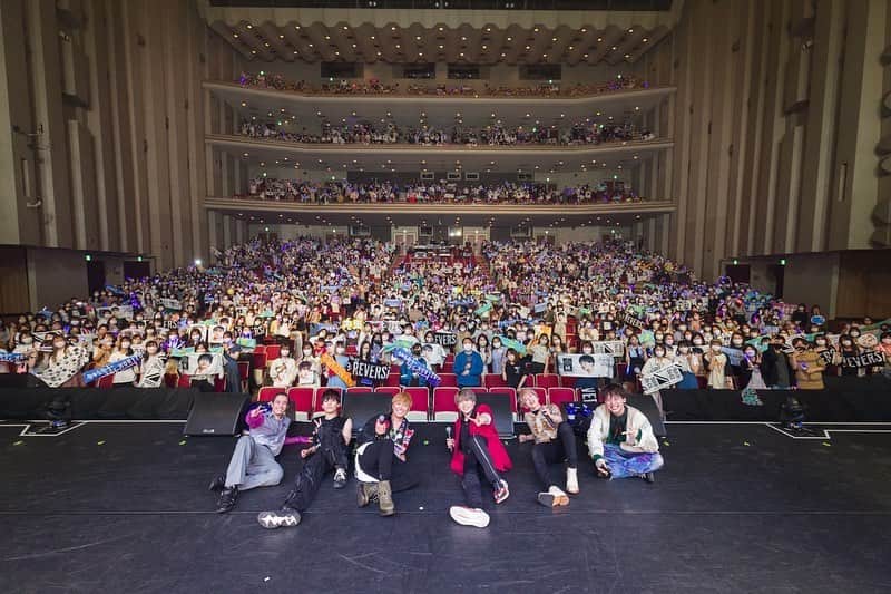 大野雄大のインスタグラム：「昨日は名古屋公演、内田雄馬さんとでした😊‼️  内田雄馬さんとDa-iCEは昔から接点がたくさんあったので、こうして一緒のステージでご一緒させていただき嬉しい限りの時間でした✨  改めて、  お越し下さった皆様、 応援して下さった皆様 スタッフの皆様 バンドメンバーさん、 内田雄馬さん、  ありがとうございました☺️  次は金沢公演です！！！^ ^  LIVEはもちのろん！！！！ 海鮮も楽しみです✨😆  #毎日感謝感謝です #内田雄馬 さん  #da_ice #名古屋 #フォレストホール名古屋」