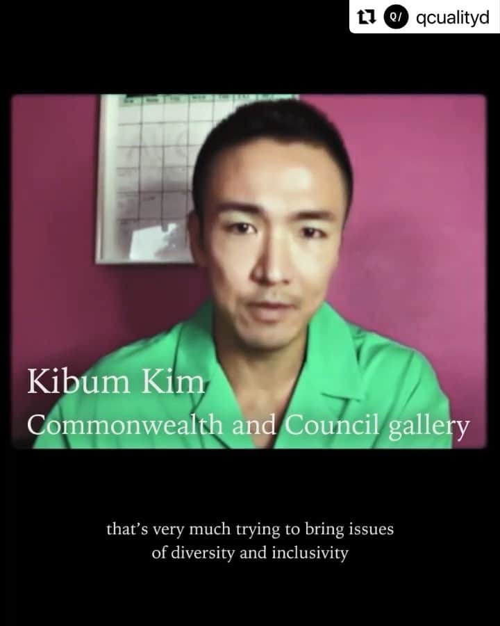 NKYMNのインスタグラム：「各上映は撮影され、組み込まれ、次の会場で上映される。展示、反復、反射、歪曲のループを形成し、情報伝達がアイデンティティを歪曲することのアナロジーを示す。それはソーシャルメディアにおける人種差別的なヘイトスピーチや分断の助長行為を推し量る様である。  Frieze Week Los Angeles (2022年2月14日-20日) において『陸奥の 安達原の黒塚に ⻤籠もれりと言うはまことか (UN)KEEPALL (1.0: 1.0, 1.0, 1.0, 1.0) 1.0』はウエストハリウッドのホテル、シャトーマーモントでプレミアを、ダウンタウンLAのルーフトップで上映を実施した。  #Repost @qcualityd  ・・・ Footage from each screening was incorporated into the next and screened at the next site, forming a loop of exhibition, repetition, reflection and distortion. An analogy for information transmission’s role in distorting identity as social media is under the spotlight for exacerbating racist hate speech and division. ㅤ In January 2022. During Frieze Week Los Angeles (14th— 20th February, 2022), (UN)KEEPALL (1.0: 1.0, 1.0, 1.0, 1.0) 1.0) premiered at a screening at Chateau Marmont hotel, and a rooftop public screening in the city’s Downtown.  ㅤ Watch the full video via the link in bio ㅤ #FriezeandQ #keepall #unkeepall @friezeofficial @qcualityd @kibumk」