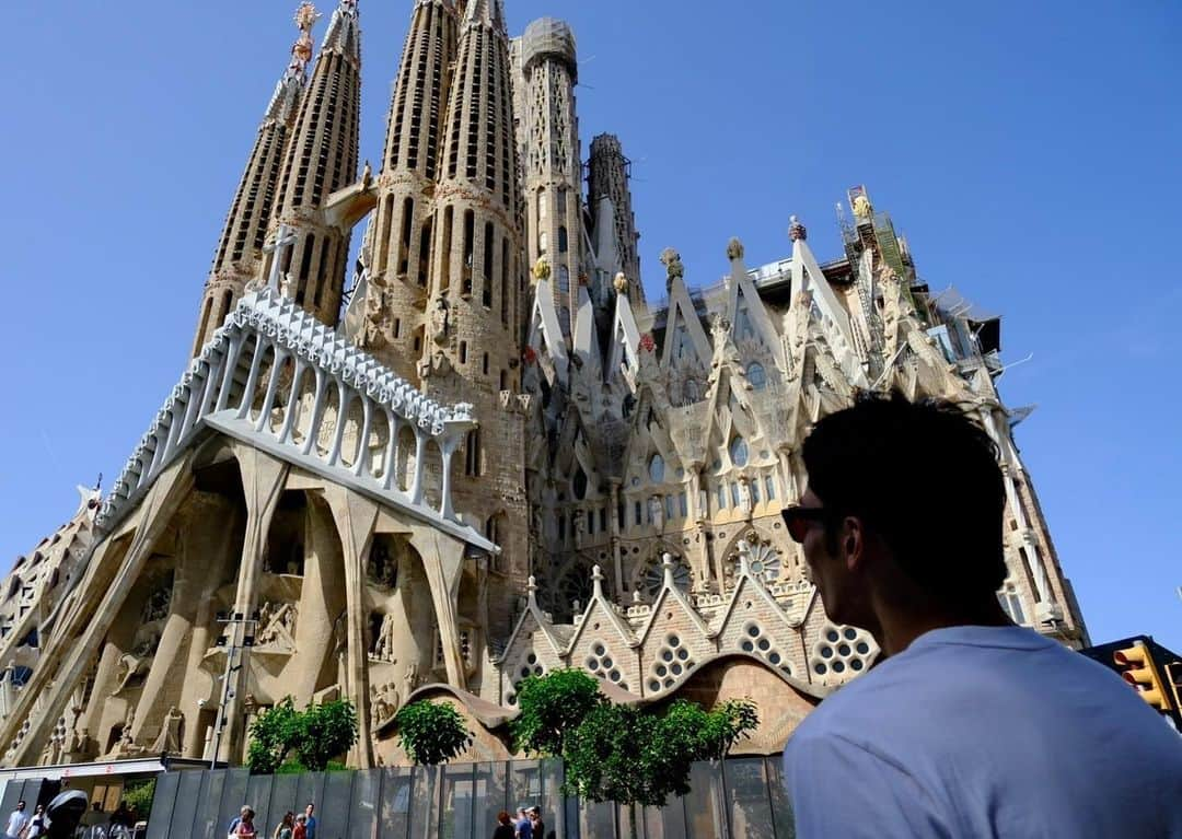 入江陵介さんのインスタグラム写真 - (入江陵介Instagram)「. Hello Barcelona 🇪🇸 . . 久しぶりに海外に来れてワクワクした気持ちで泳ぐことが出来てます🏊‍♂️ . . 半日オフだったのでサグラダ•ファミリアに行ってきました！ 泳ぐことだけではなくその国その都市を肌で感じ学ぶことも大切だと感じます。 . . 明後日からヨーロッパGP バルセロナ大会が始まります！応援よろしくお願いします🇯🇵 . . #イトマン東進 #ajinomoto #arena #spain #barcelona  . 📸 @sakanashark」5月23日 19時06分 - ryosuke_irie