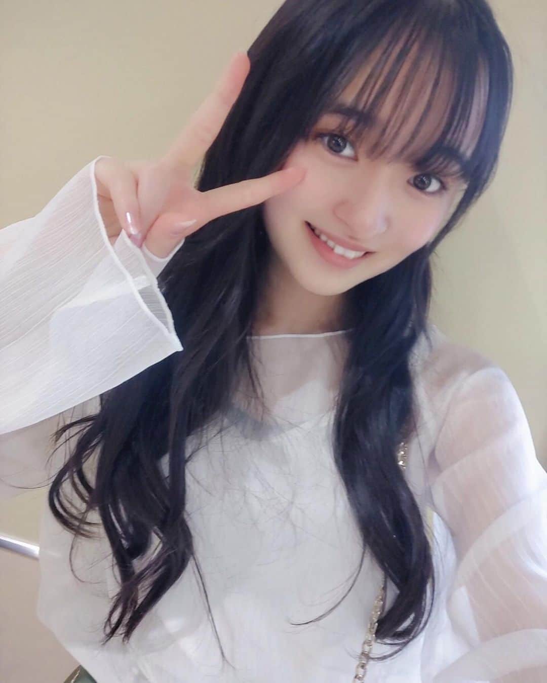 のインスタグラム：「リクエストの自撮りです‪⸜‪‪☺︎‬⸝‬‪‪ ピース✌︎︎✌︎︎ * * * * #ピース#peace #リクエスト#自撮り #longhair#黒髪ロング #Instagram#girl#may #八木珠梨#juri#じゅり#jc3#07#学生#♥」