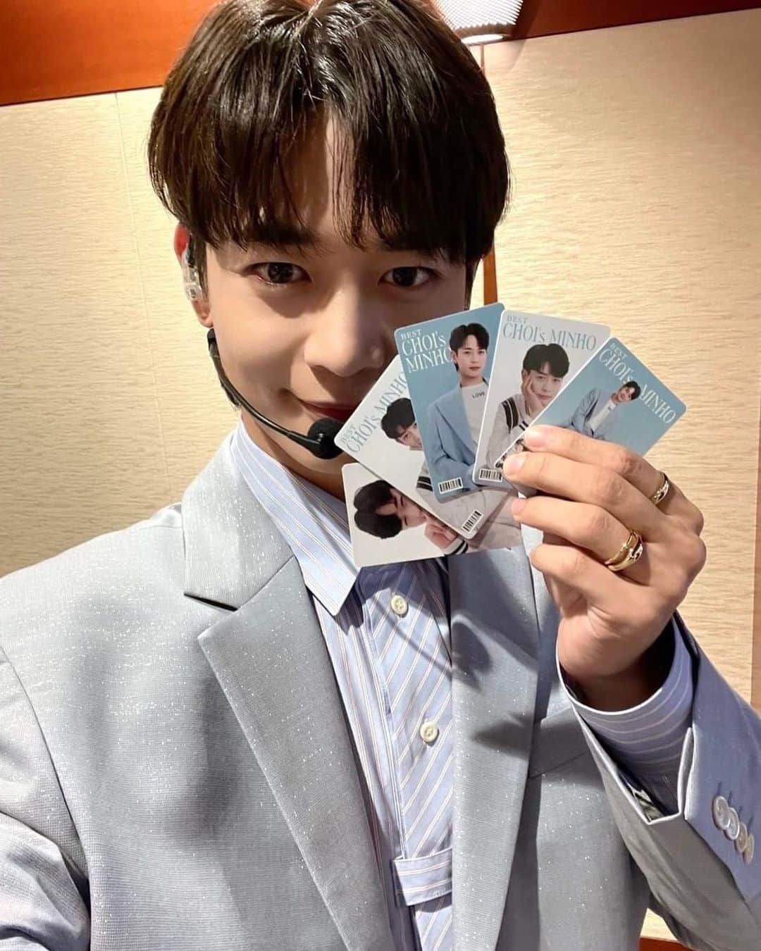 SHINeeのインスタグラム：「SHINee WORLD J Presents "BEST CHOI's MINHO" music card set sold at the UNIVERSAL MUSIC STORE 🎵 Please check it out as a raffle to win a minho direct autograph ✔️ 🔗Click here for the details https://t.co/VcrrsWxiPq https://t.co/AQhSHEzwyg Credit shinetter Editor Rose」