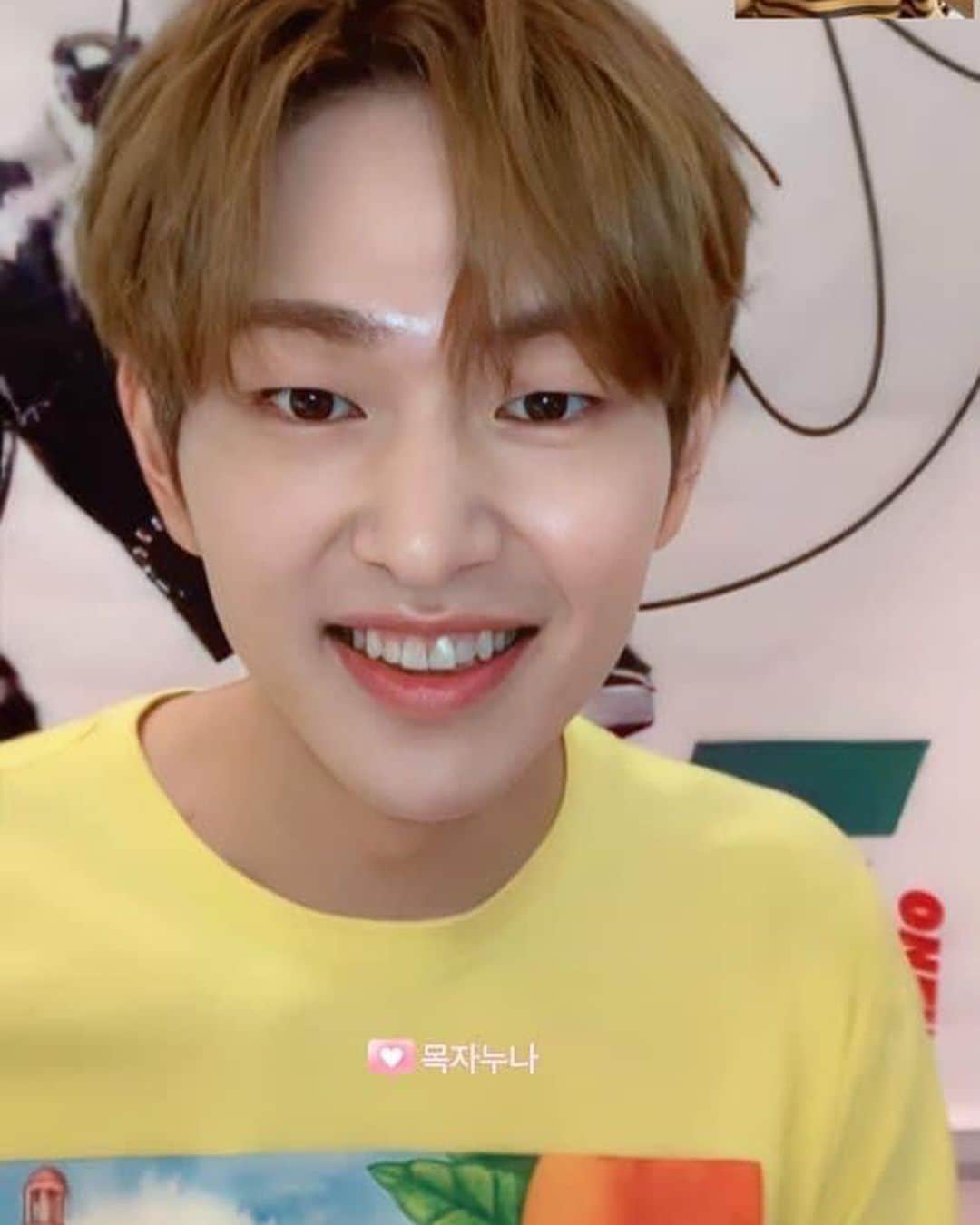 SHINeeさんのインスタグラム写真 - (SHINeeInstagram)「220523 yzy fansign so so cute!!! #온유 #ONEW  https://t.co/Ugk3KxCOYB Credit smallwooden Editor Rose」5月23日 19時50分 - shineeofficial