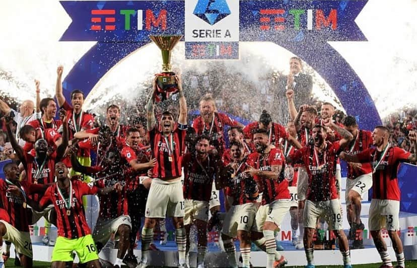 アントニオ・ミランテのインスタグラム：「❤️🖤 Campioni!」