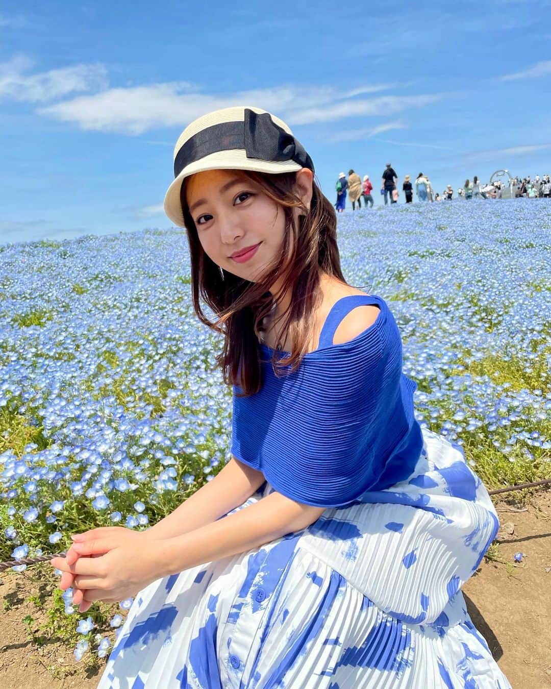のインスタグラム：「🦋 . #ネモフィラに囲まれる幸せ」