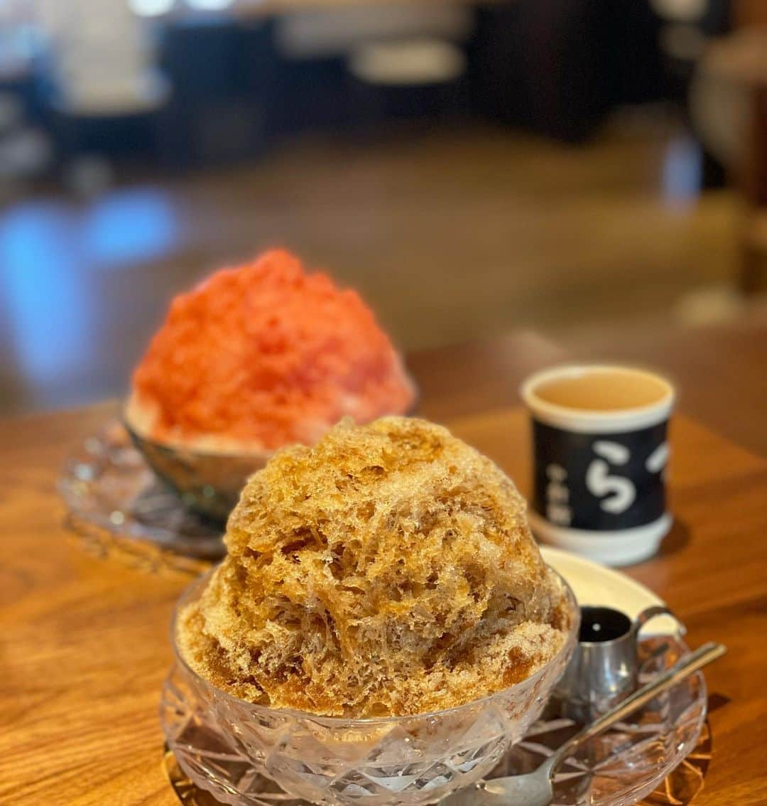 沢瀉美緒さんのインスタグラム写真 - (沢瀉美緒Instagram)「※ Japanese shave ice 🍧  . @chikakokimoto ちゃんに連れて行ってもらった 中村軒でかき氷🍧 . いちごと黒糖🍓 . 少し暑い日だったので、さらに 美味しかった〜💛 . . #かき氷 #shaveice #中村軒」5月23日 21時06分 - mio_omodaka