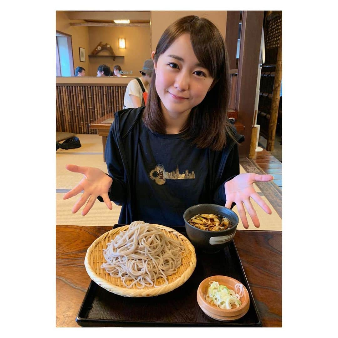 若林有子さんのインスタグラム写真 - (若林有子Instagram)「今日23:56〜「蕎麦屋のかつ丼TV」2週目🥢  芸人の皆さんのかっこいい姿を見て、 私もがんばろうと元気になったお仕事でした📣  入社してから1番笑ったであろうロケ、 どんな放送になるのやら…  TVerでも見られるのでぜひ🙆‍♀️  #蕎麦屋の蕎麦を食べる若林 #髪を伸ばしてた入社1年目の頃の写真です  #蕎麦屋のかつ丼TV #蕎麦かつ #バラエティ #若林有子 #アナウンサー #tbs」5月23日 21時17分 - wakabayashiyuko_