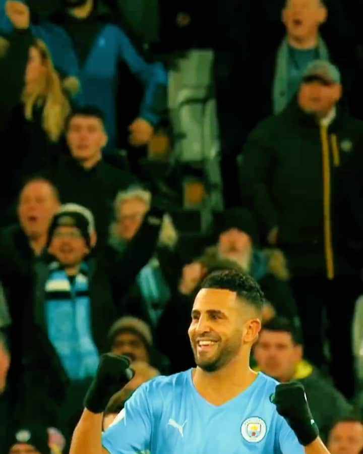 のインスタグラム：「This season has been hell of a ride 🔥🏆 thank you to everyone involved in our success, the board, Pep & the staff, my teammates, the fans, everyone in Manny wearing blue 💙 next year we go again 💪🏼」