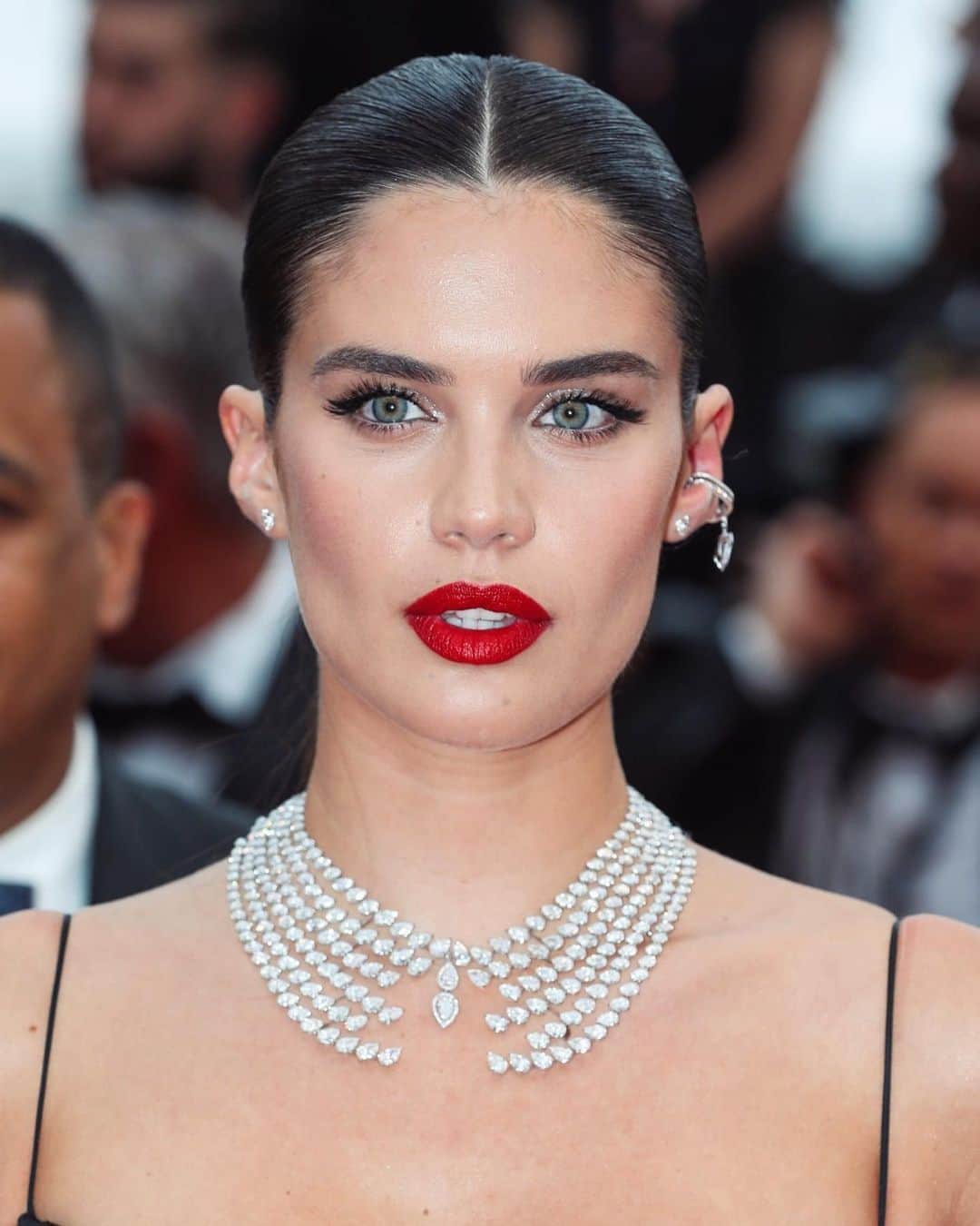 サラ・サンパイオのインスタグラム：「Still dreaming of yesterday thank you @messikajewelry for the most beautiful jewelry I’ve ever seen. #messikarockscannes @lurveconsulting」