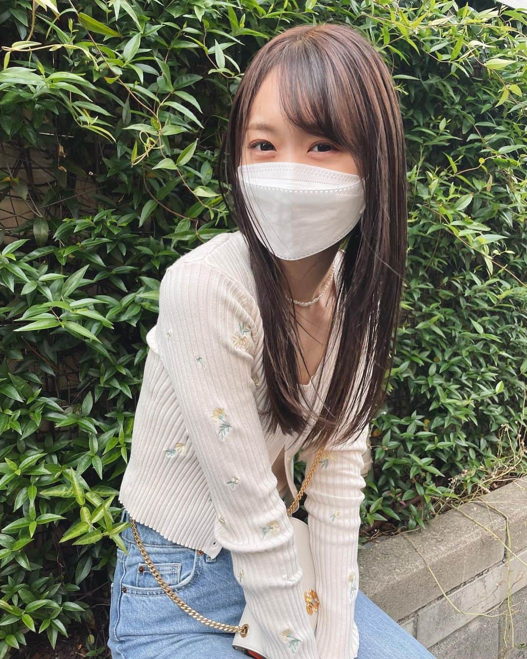 芹澤優のインスタグラム：「・  佐伯さんいつもありがとうございます🤍ツルサラ〜にしていただきました！  最近はIVEのイソちゃん(15歳)が好きすぎるので、「この子と同じ色にしてください😳」したよ。人生で初めてかもしれない。笑  10歳以上も離れてるけど本当に可愛くて可愛くてたまらーん👼!!!!  でもIVEちゃん正直全員好きすぎるし、可愛いし、スタイルいいし歌えるしダンス最高だしどうなってるの？ってくらい最高なの！箱推し🫶  可愛い髪色と可愛い推しで人生のモチベを上げていく🤍  #newhaircolor」