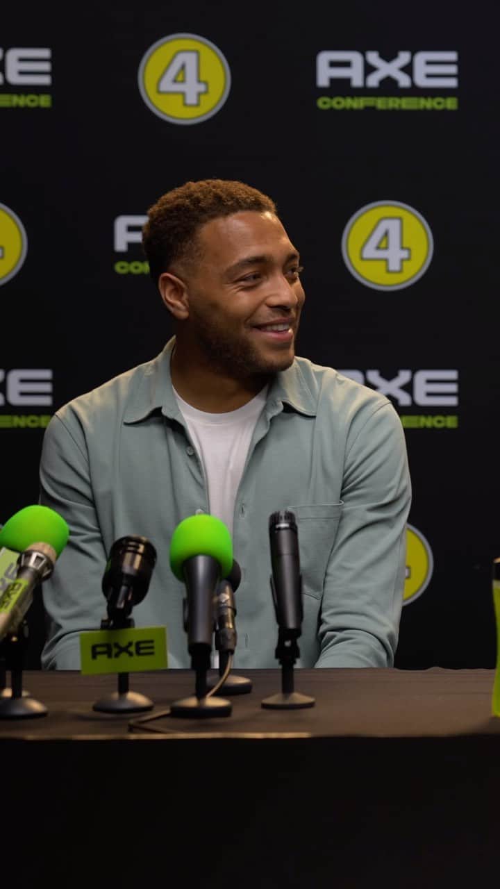 Wannahavesのインスタグラム：「These are not common interview questions!🎤👀  Get to know the (dressing room) secrets, shared by @jenstoornstra and @cyrieldessers in the @axe conference!  Created for @axe in a partnership with @433nl 🤝🎥  #wannahaves #case #client #axe #feyenoord #dessers #toornstra #thesocialbrandagency」