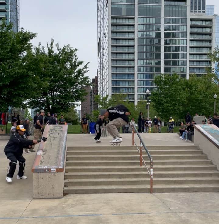 マライア・デュランのインスタグラム：「🍿B2B🍿 @fgustavoo  @adidasskateboarding  📲: @joeyabarca」