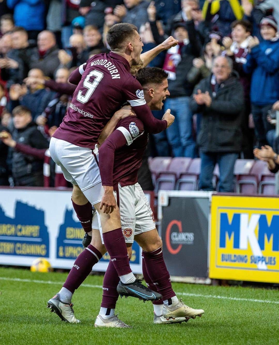 ベン・ウッドバーンさんのインスタグラム写真 - (ベン・ウッドバーンInstagram)「Some club and group of lads, Thankyou @heartofmidlothianfc 🇱🇻」5月24日 18時06分 - ben.woodburn