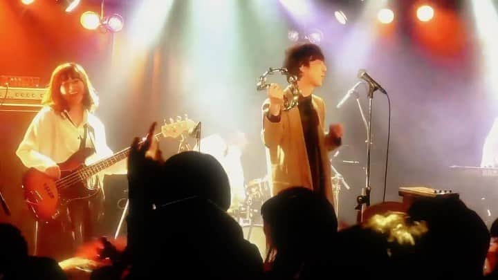 沖野俊太郎のインスタグラム：「沖野俊太郎 Group【LIVE】`Soda Water Pool` リリースパーティー ! そのアンコールの模様をノーカットで公開しました。日英字幕付き。 フルはYouTubeでぜひ。 01. Drifting / 02. June July August  https://youtu.be/CogzJf__qQw」