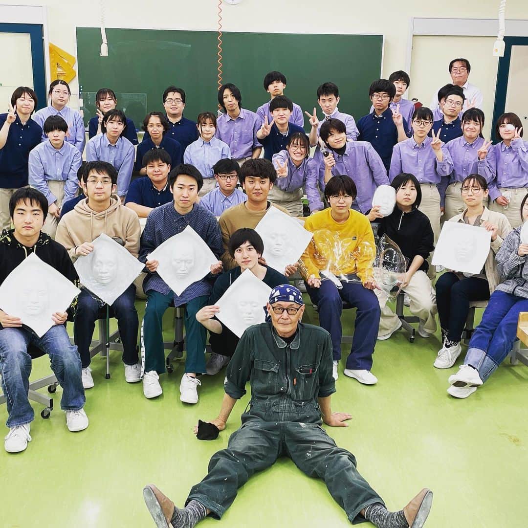 はいてくPOさんのインスタグラム写真 - (はいてくPOInstagram)「北海道ハイテク 義肢装具士学科  特殊造形特別講義  本日は吉田ひでお先生の 特殊造形特別講義❗️ フェイスマスク製作です😄  ものづくりの楽しさを教えていただきました😁  ３年生の顔が並んでおります😆  #北海道ハイテク #義肢装具士 #義肢装具士学科 #特殊造形 #フェイスマスク #吉田ひでお」5月24日 18時45分 - hhtpo