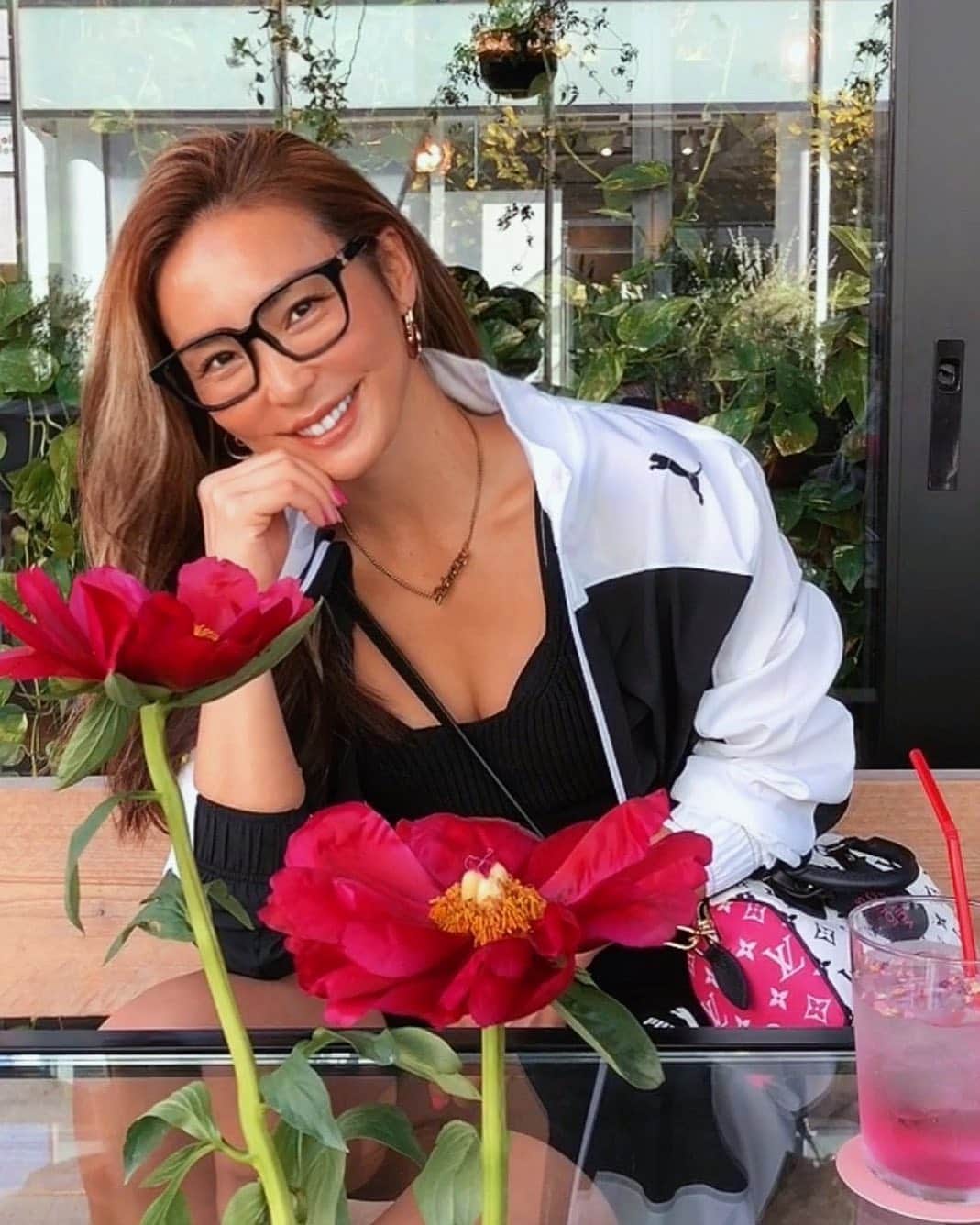のインスタグラム：「お花と私。」